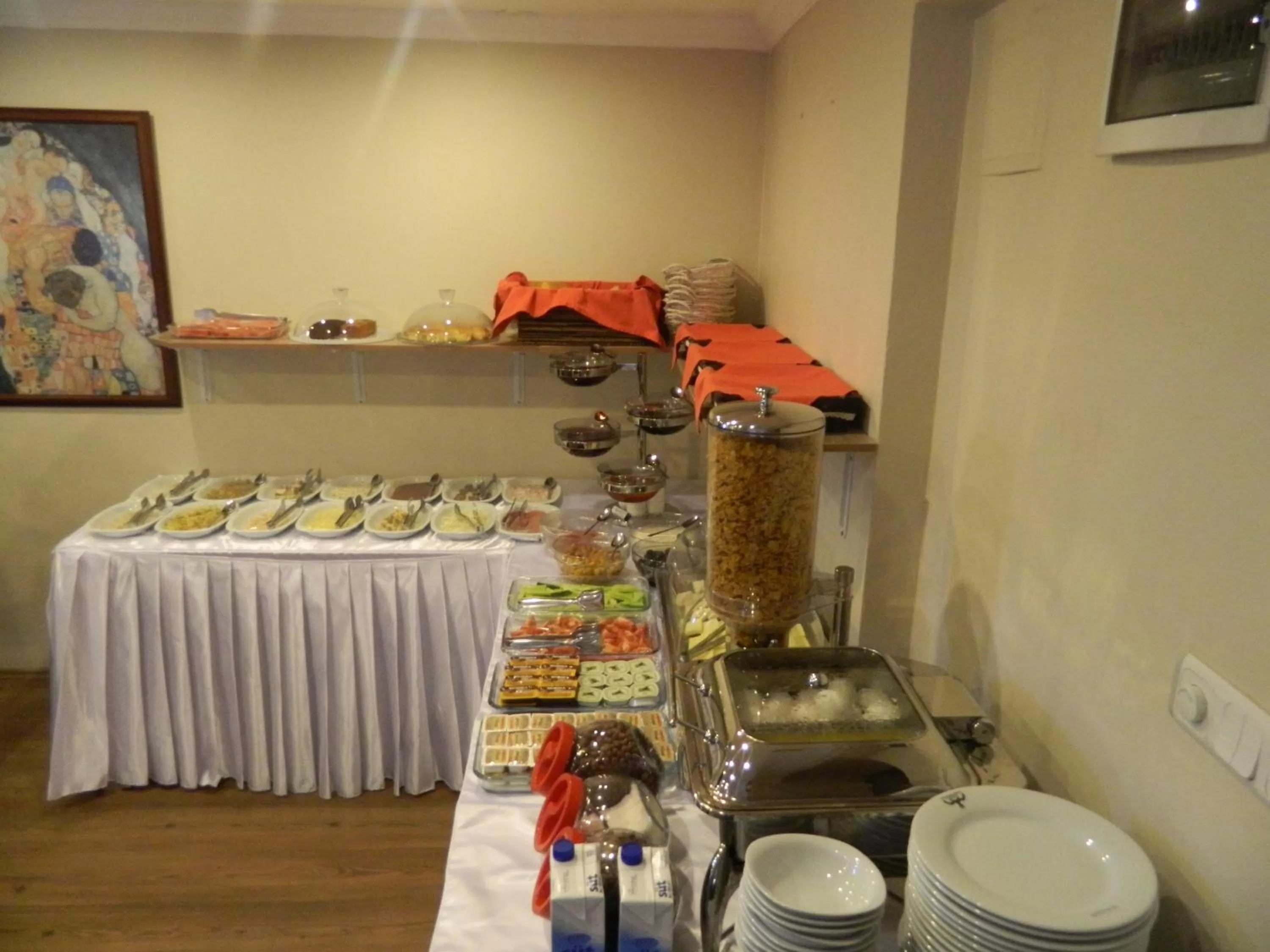 Buffet breakfast in Hotel Crowded House