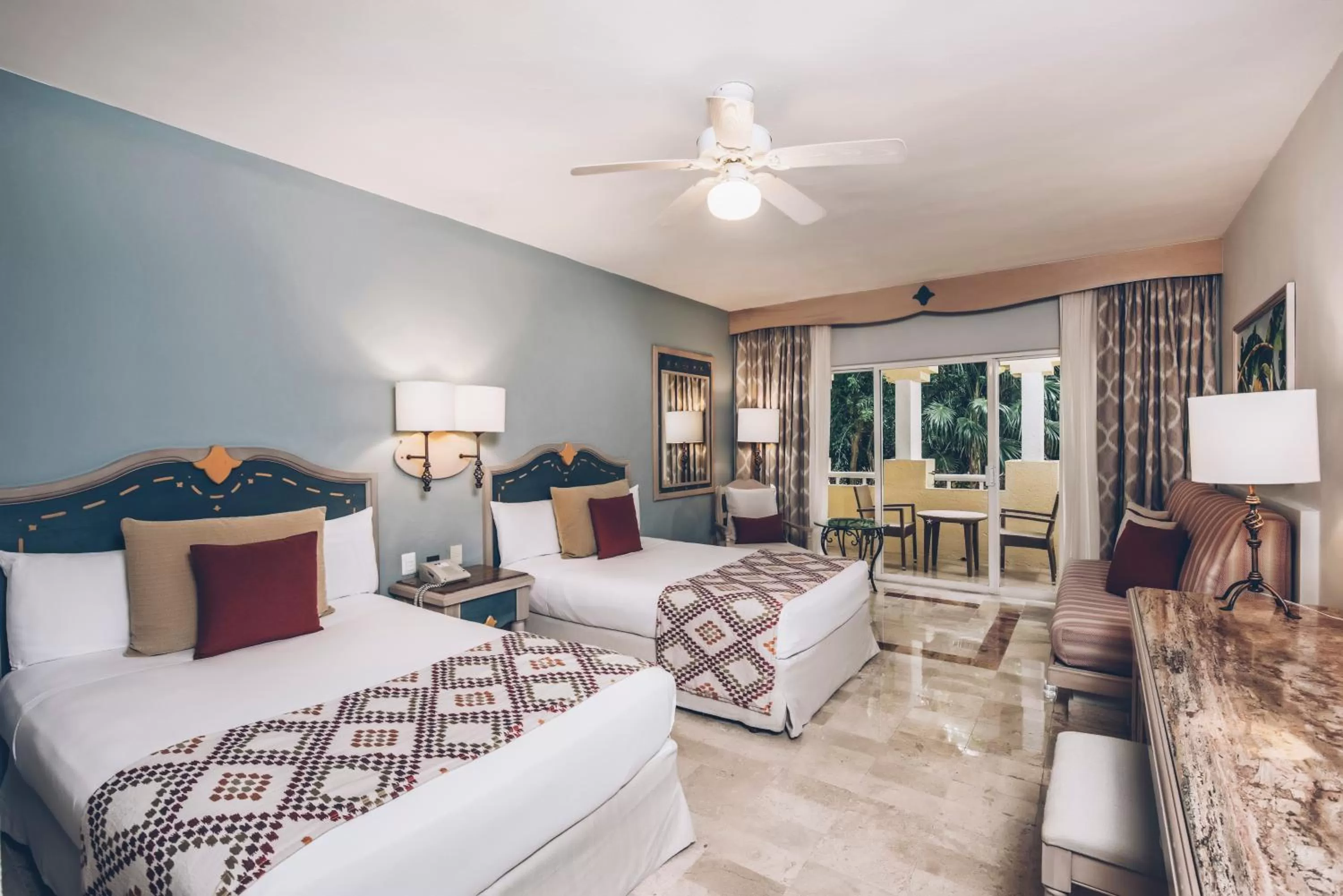 Photo of the whole room, Bed in Iberostar Waves Paraíso del Mar - All Inclusive