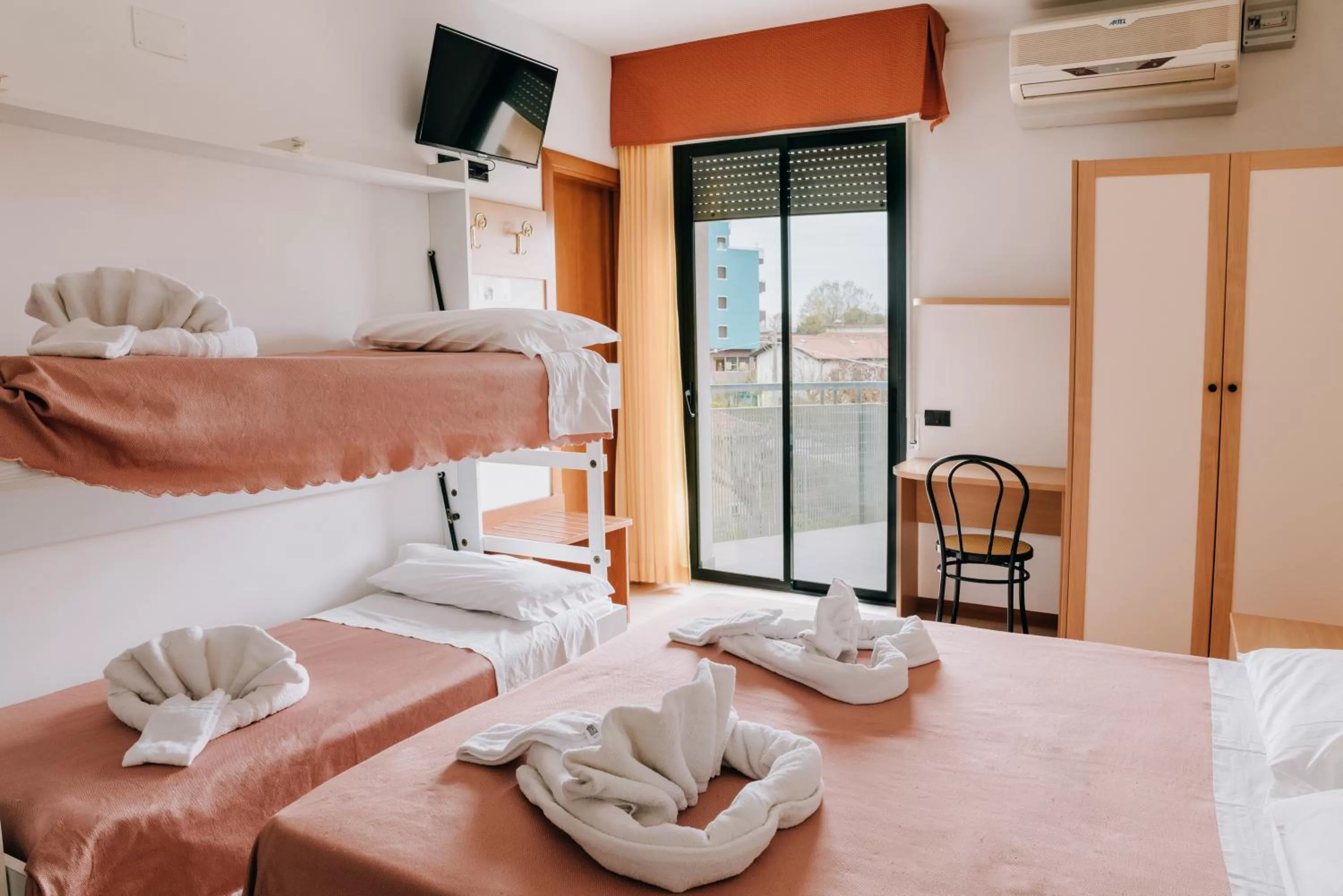 bunk bed, Bed in Hotel Villa Claudia