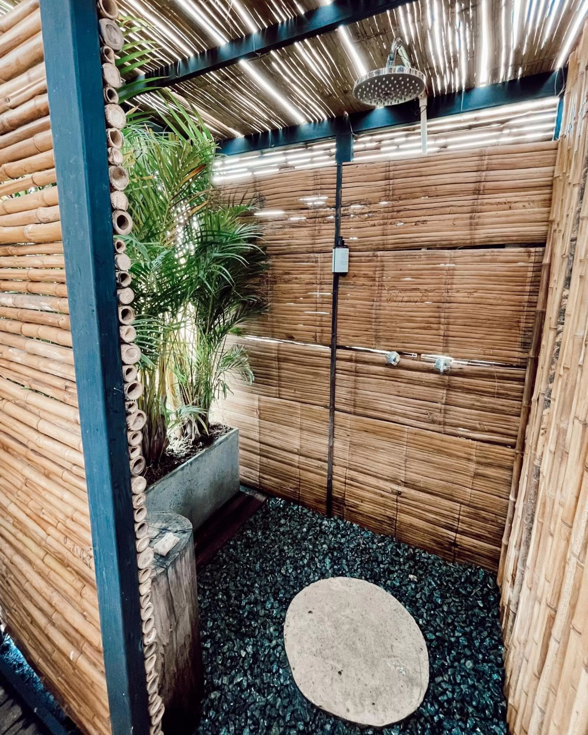 Shower in Ecohotel Monte Tierra Habitaciones y Glamping