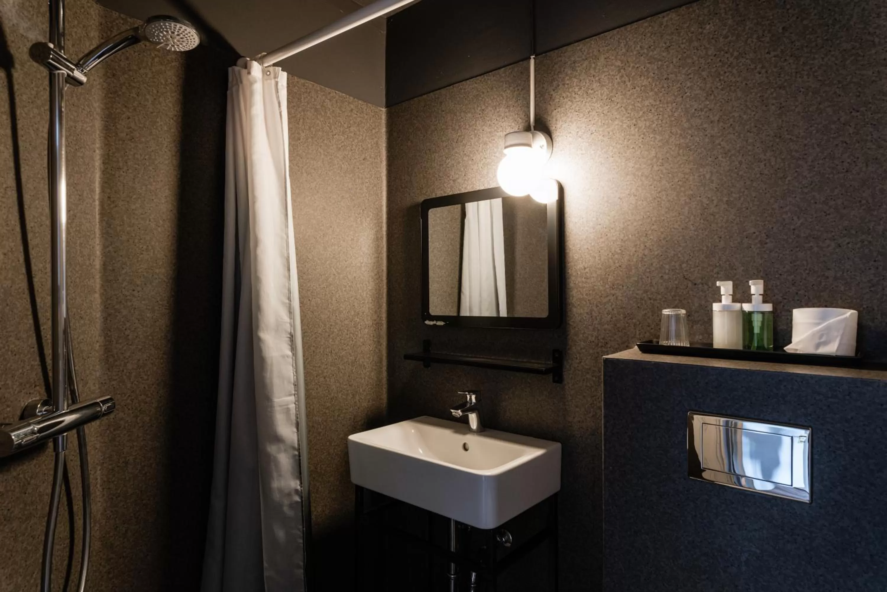 Shower in Hotel Leifur Eiriksson