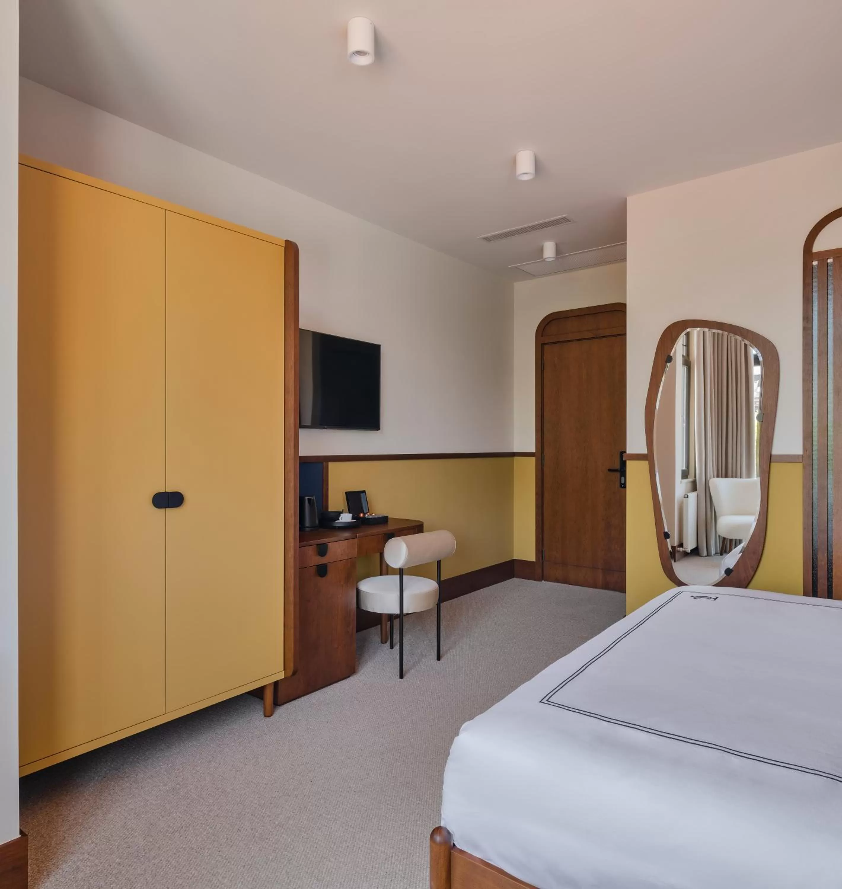 Photo of the whole room, Bed in GentleTom