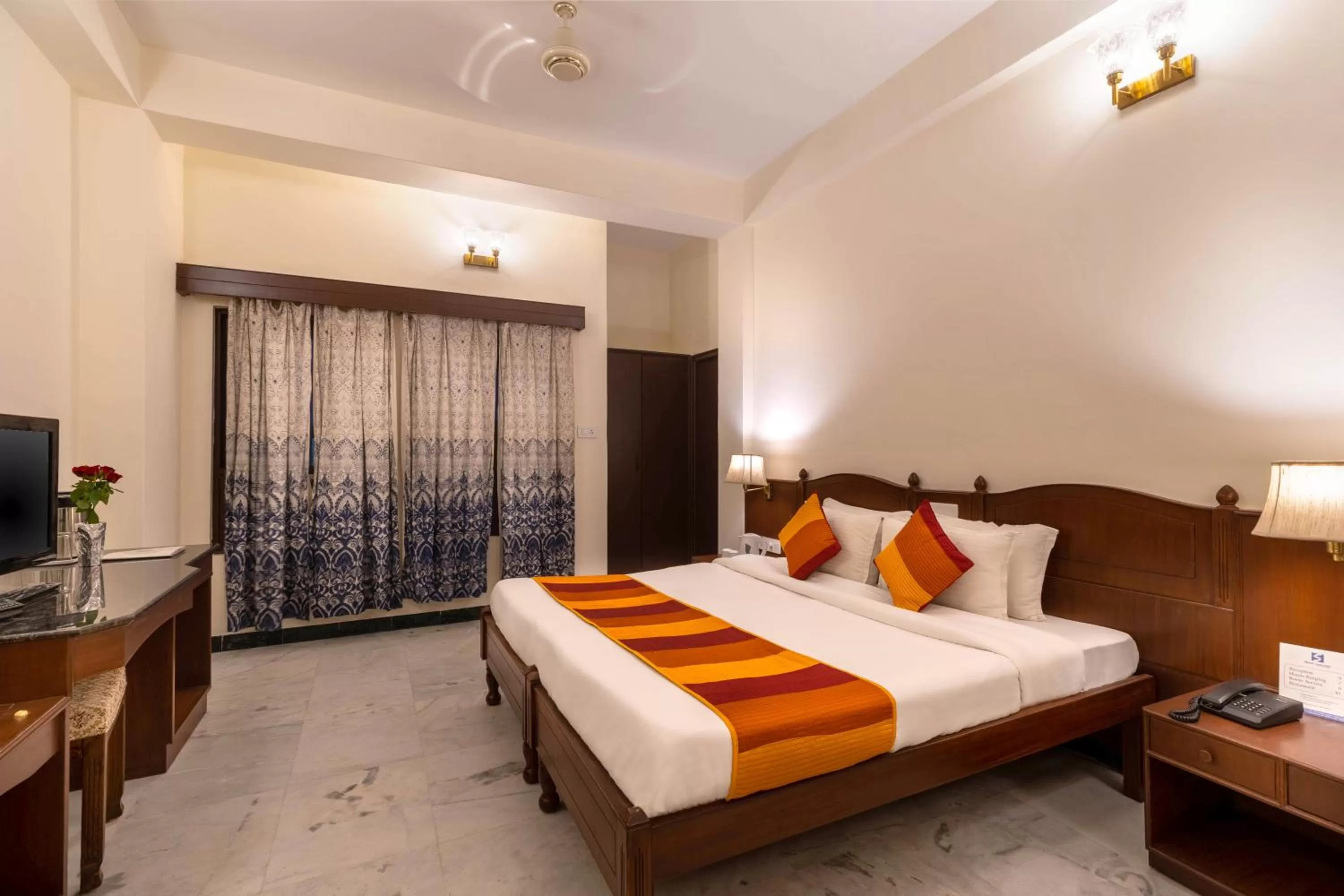 Bed in Sarovar - Lake Facing Boutique Hotel On Lake Pichola