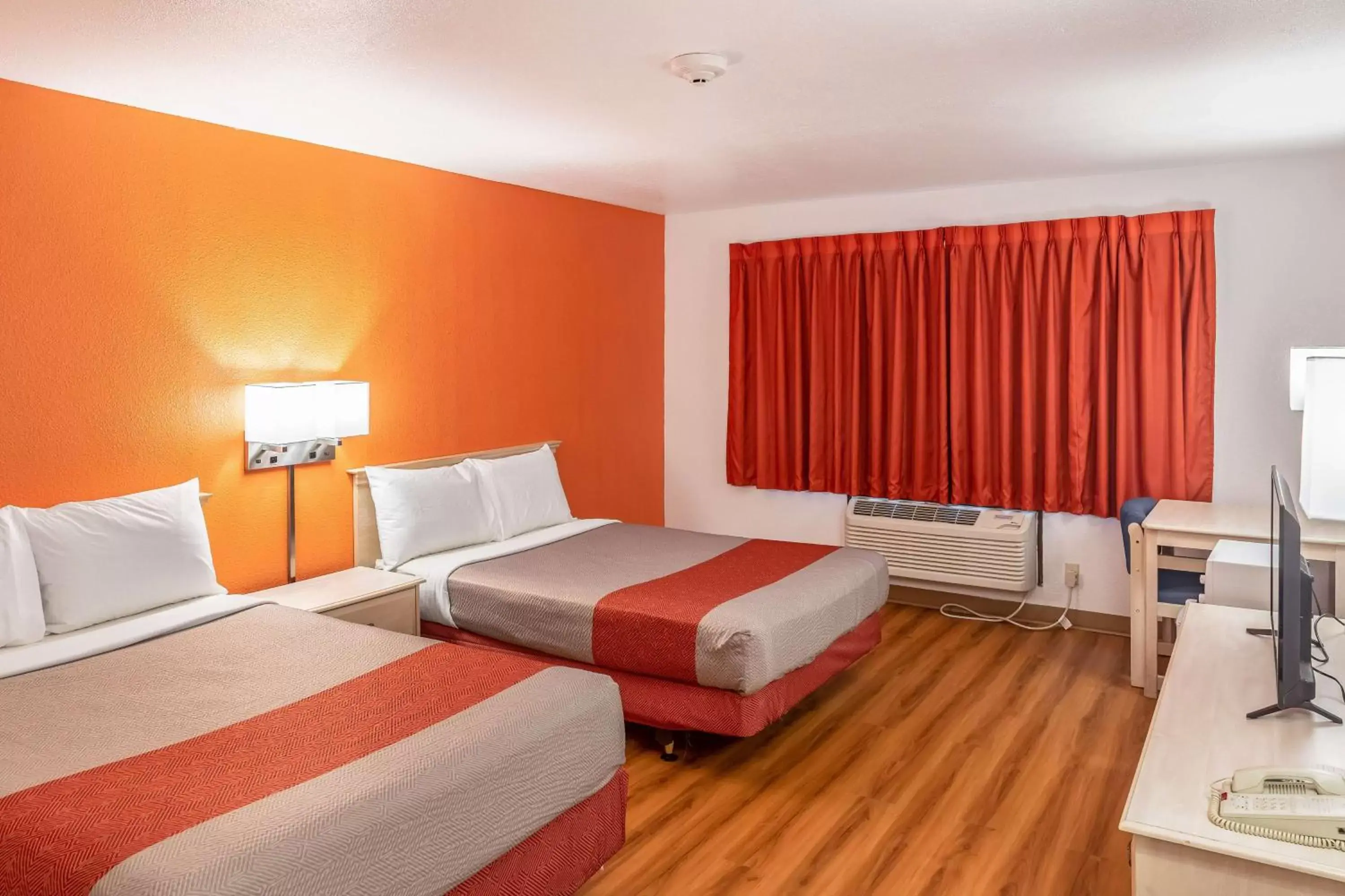 Quadruple Room - Disability Access - Non-Smoking in Motel 6-Fond Du Lac, WI Quadruple Room - Disability Access - Non-Smoking in Motel 6-Fond Du Lac, WI