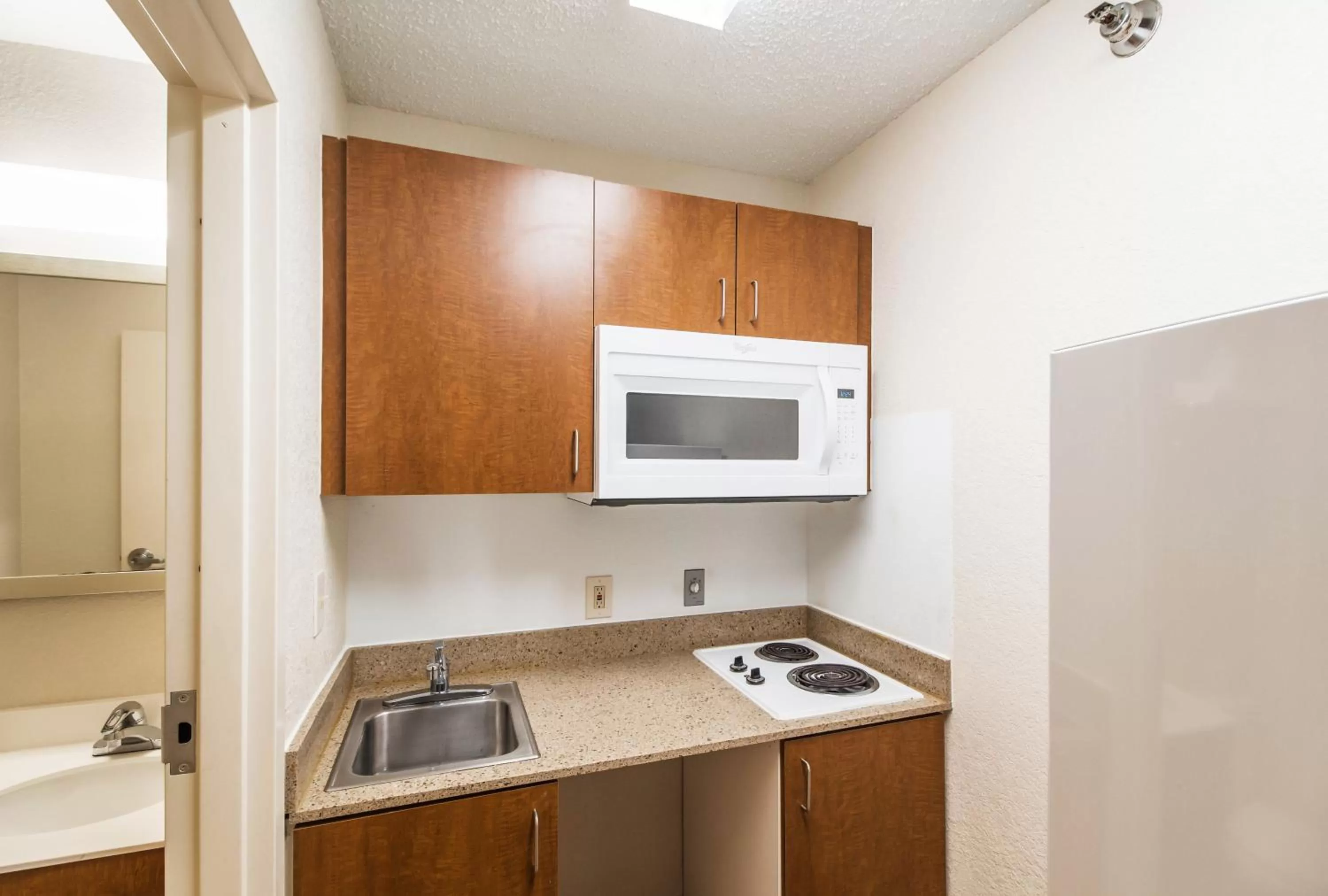 Photo of the whole room in HomeTowne Studios by Red Roof Houston - West Oaks - Energy Corridor