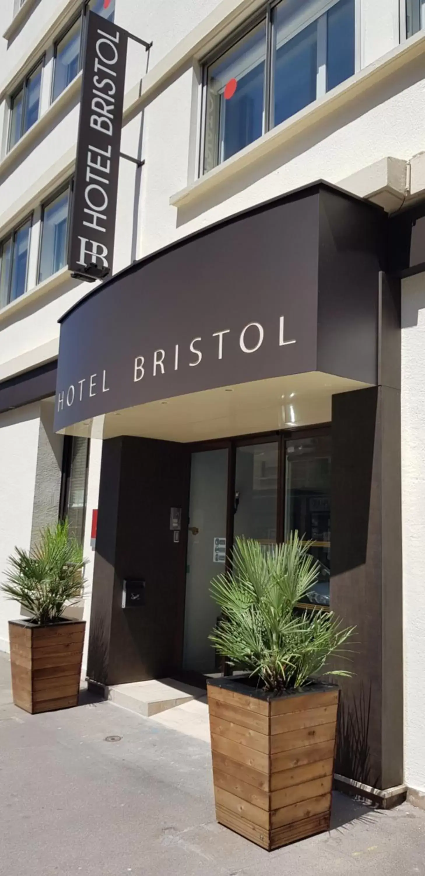 L'Hôtel Bristol L'Hôtel Bristol