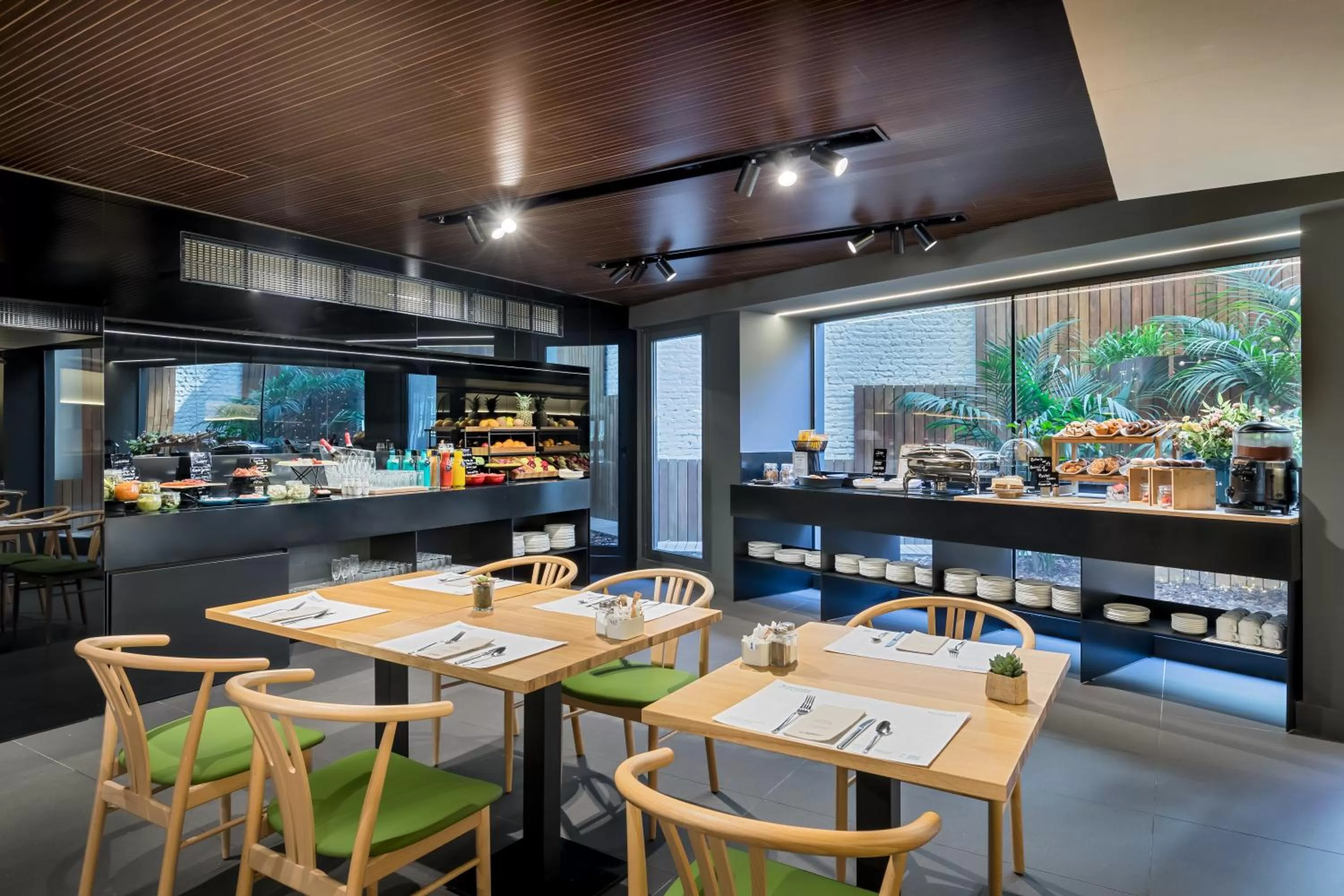 Restaurant/places to eat in Occidental Diagonal 414