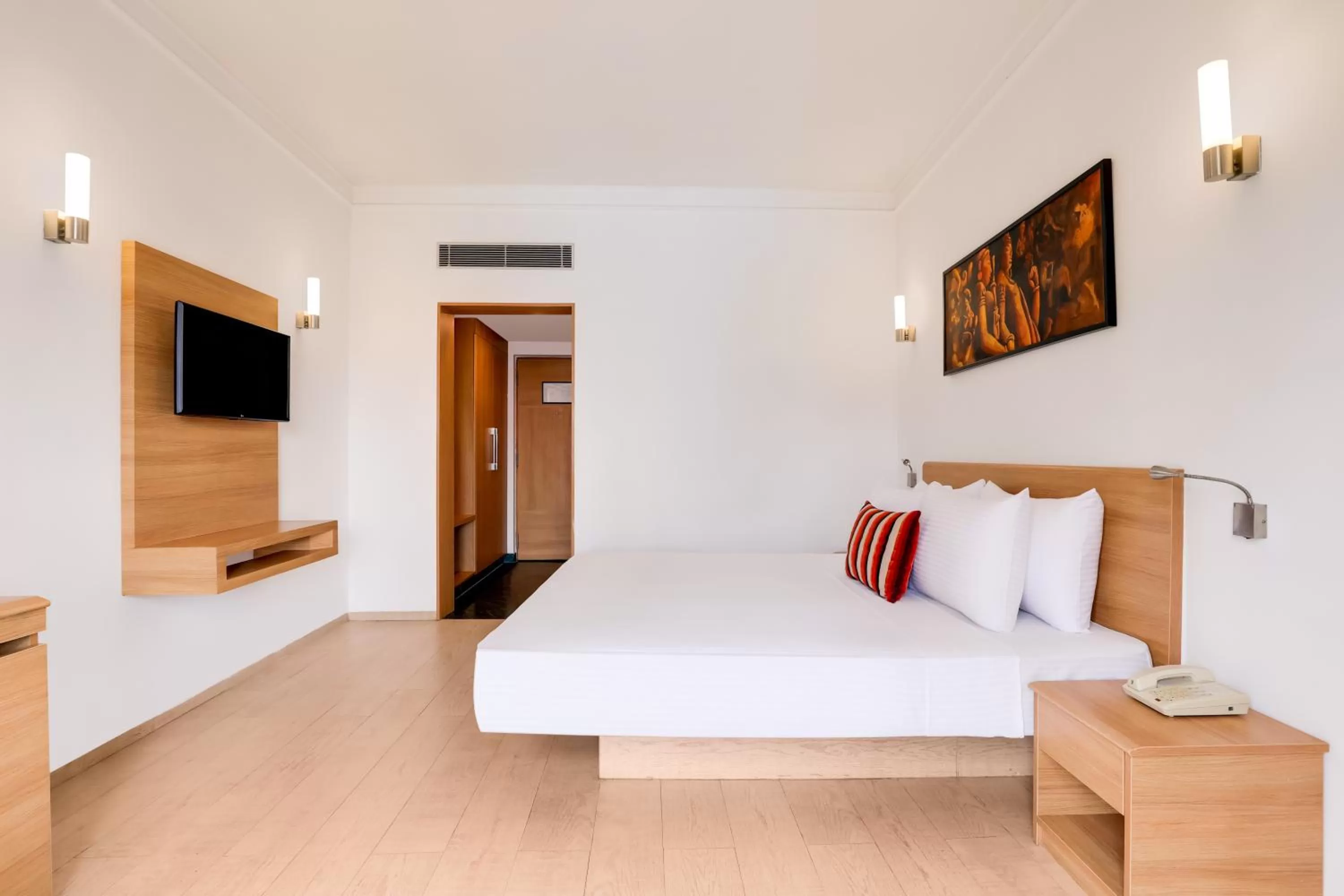 Bedroom, Bed in Lemon Tree Hotel, Aurangabad