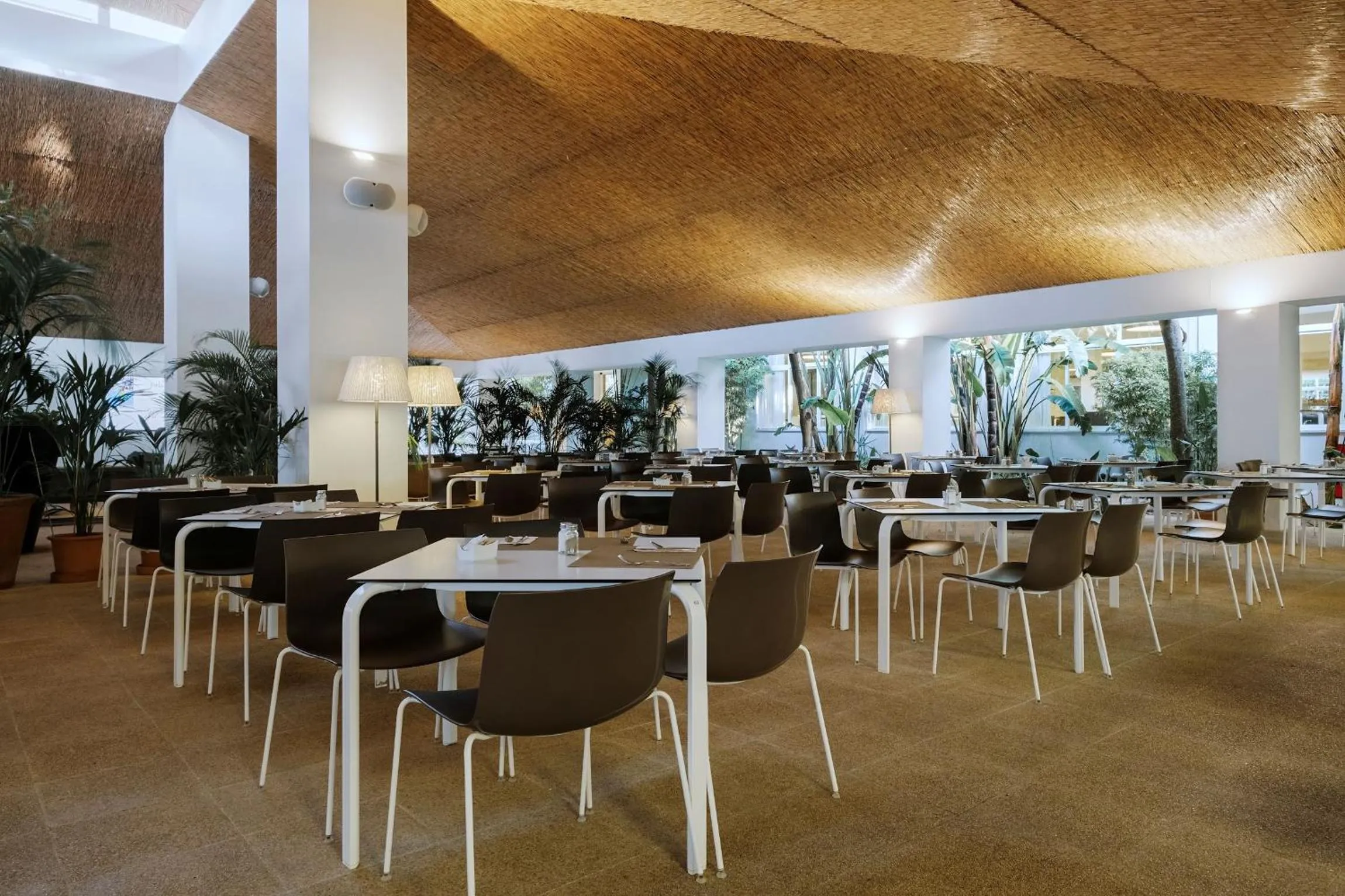 Restaurant/places to eat in Prinsotel La Pineda