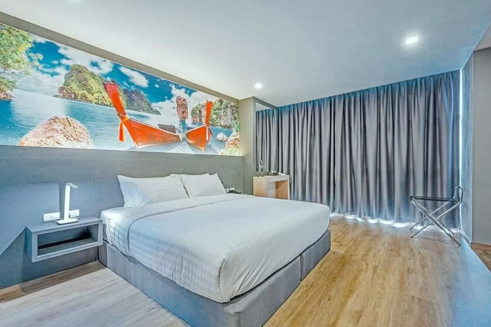 Bedroom in Hyde Park Hotel Bangkok