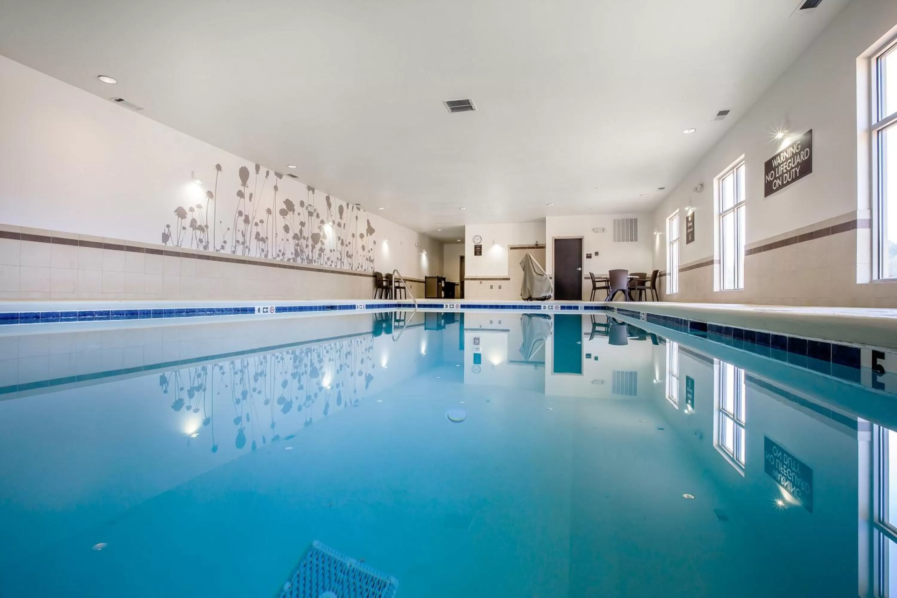 Swimming pool in MainStay Suites Cartersville