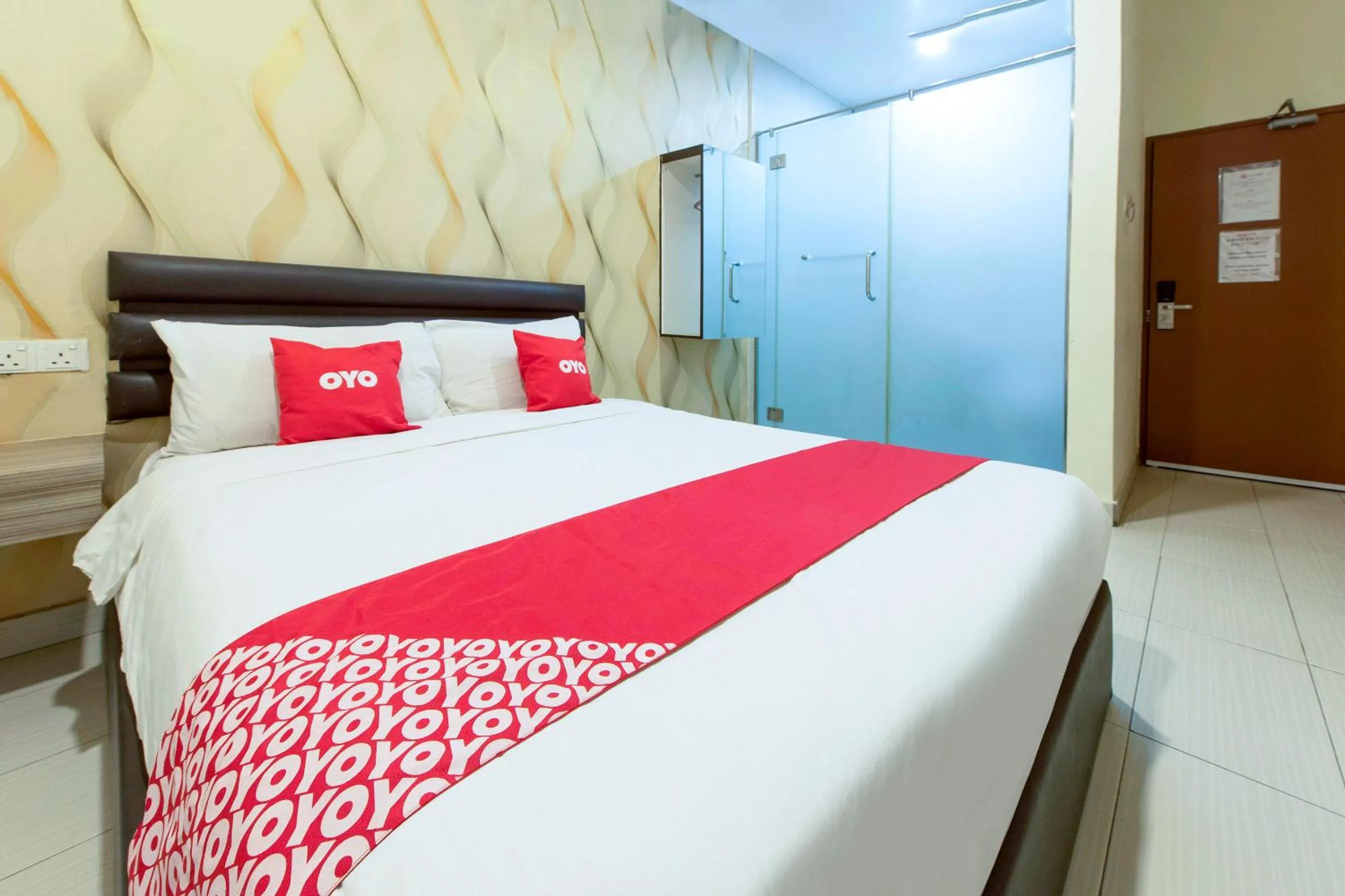 Bedroom, Bed in OYO 90385 H3 Hotel