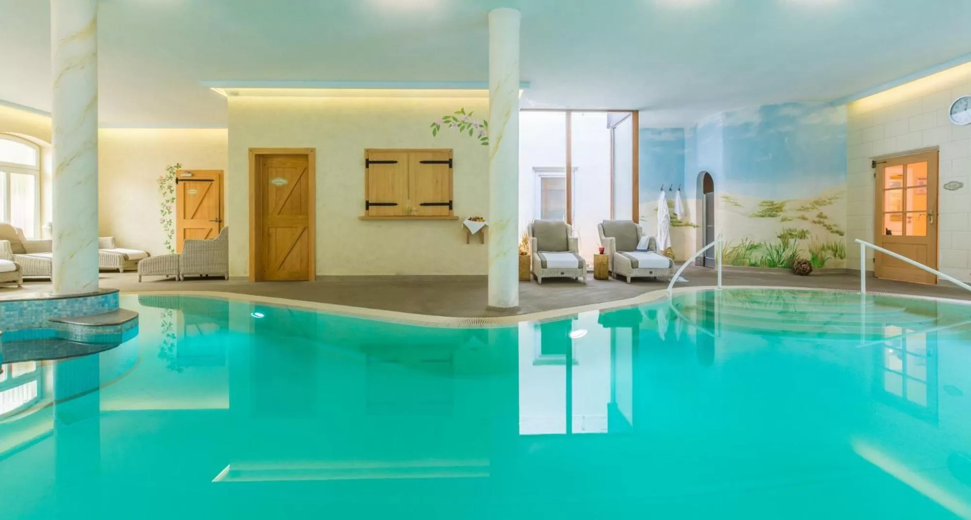 Swimming pool in Romantik Hotel Reichshof