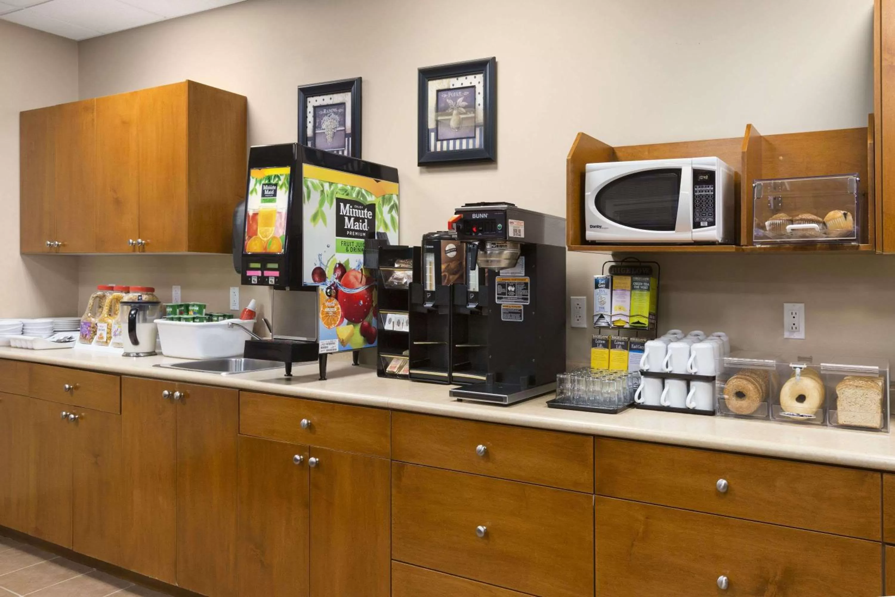 Restaurant/places to eat in Days Inn by Wyndham Chetwynd