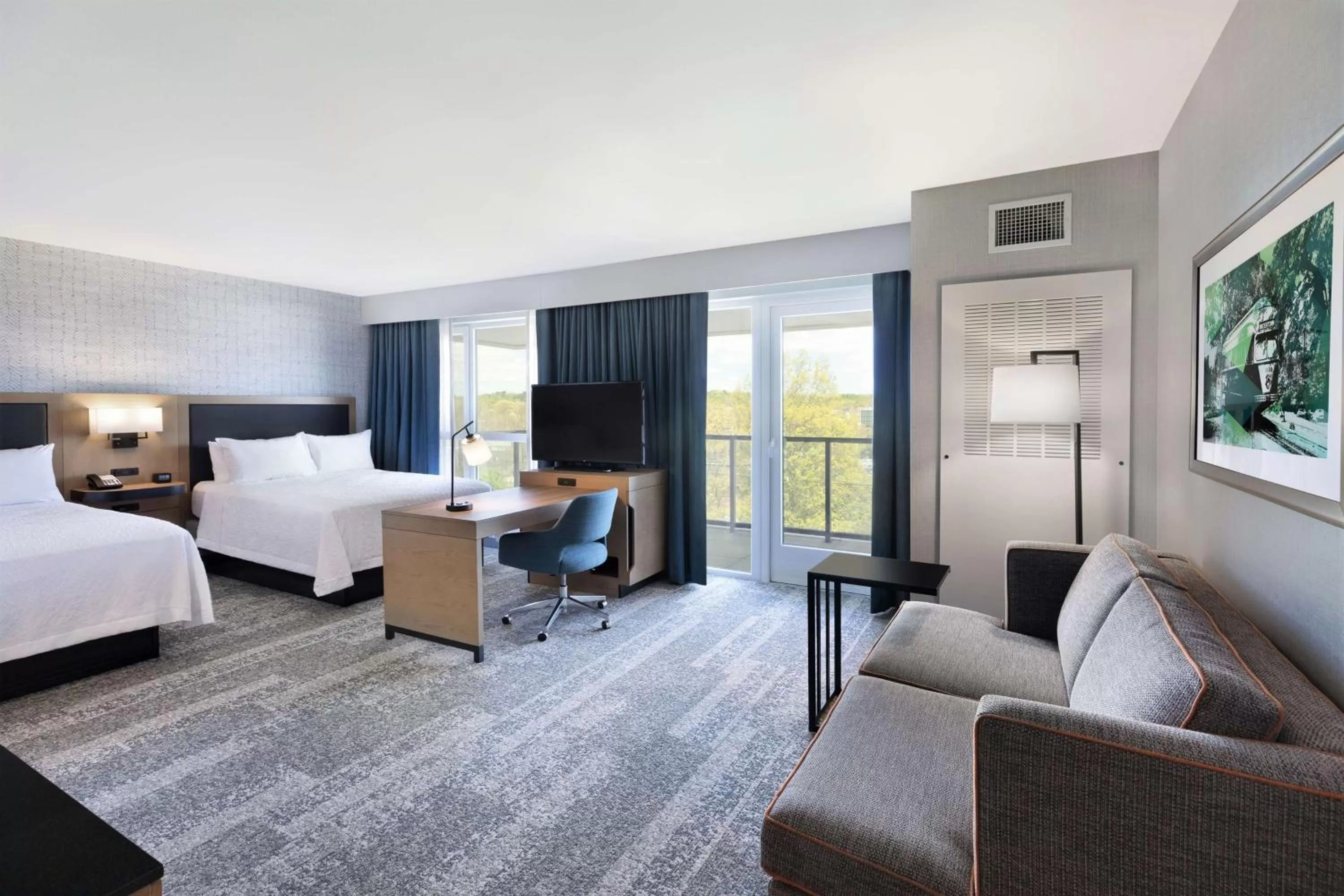 Bed in Hampton Inn & Suites Watertown Boston, Ma