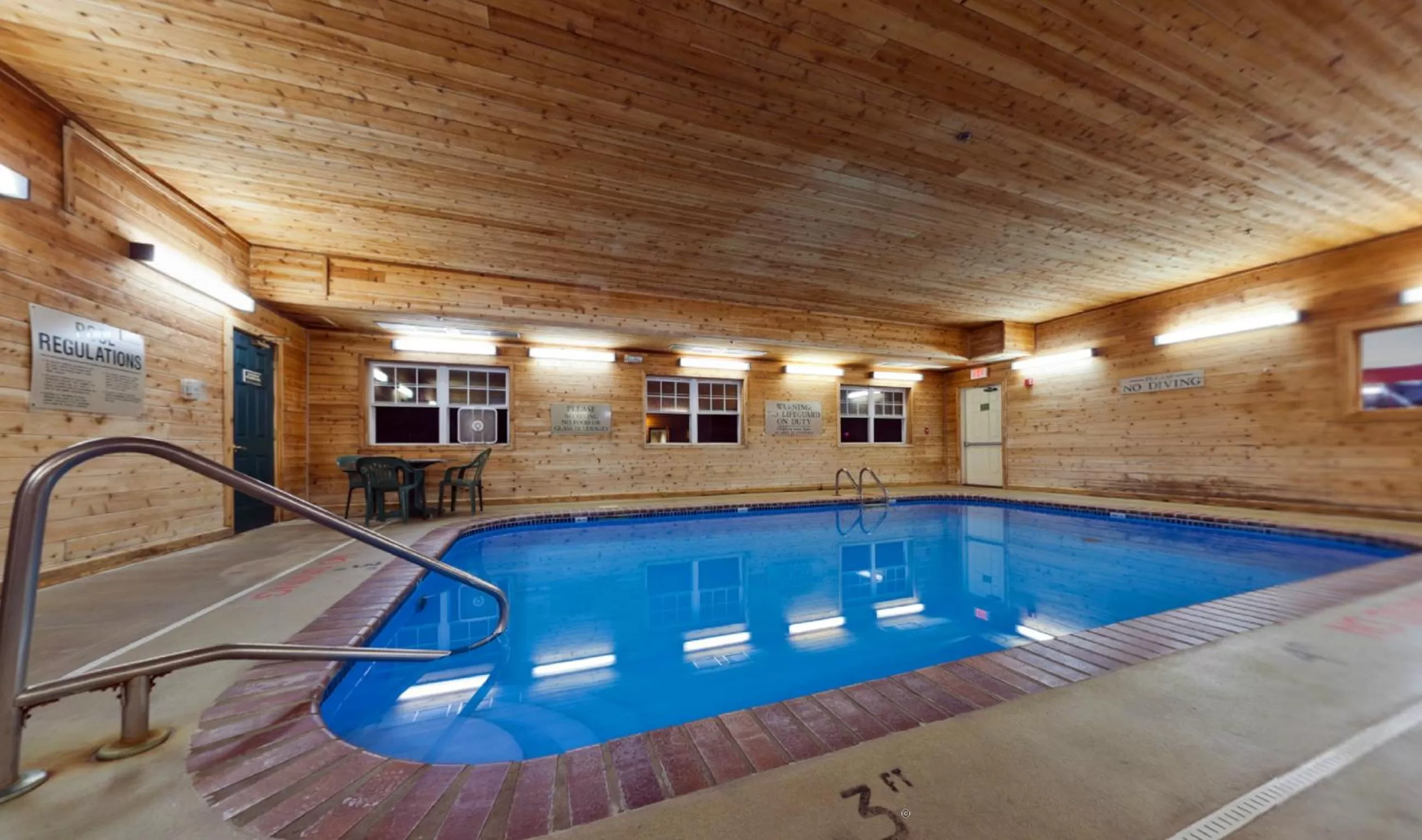 Swimming pool in Country Inn & Suites by Radisson, Kearney, NE