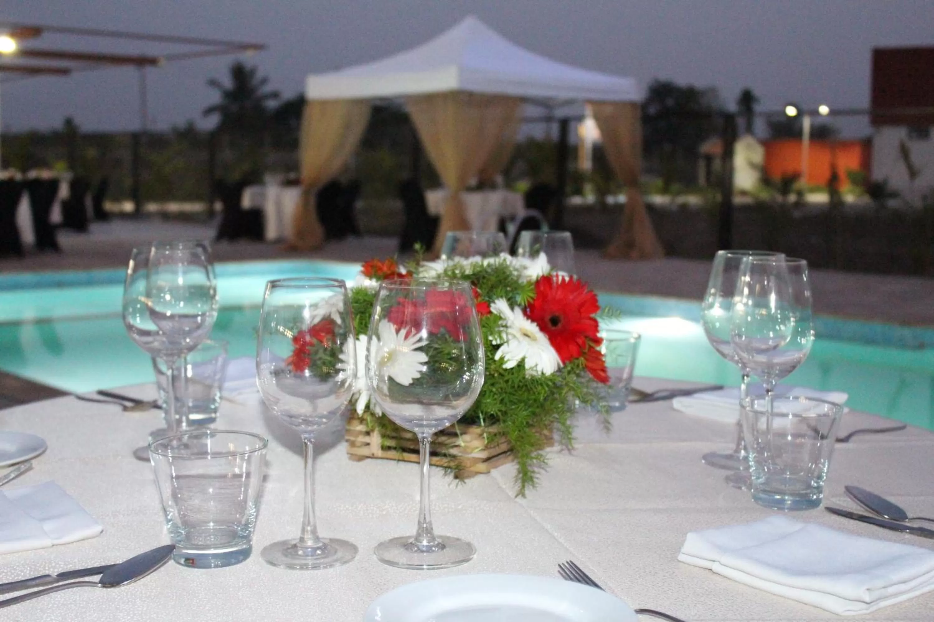 Swimming pool, Restaurant/Places to Eat in Jakson Inns