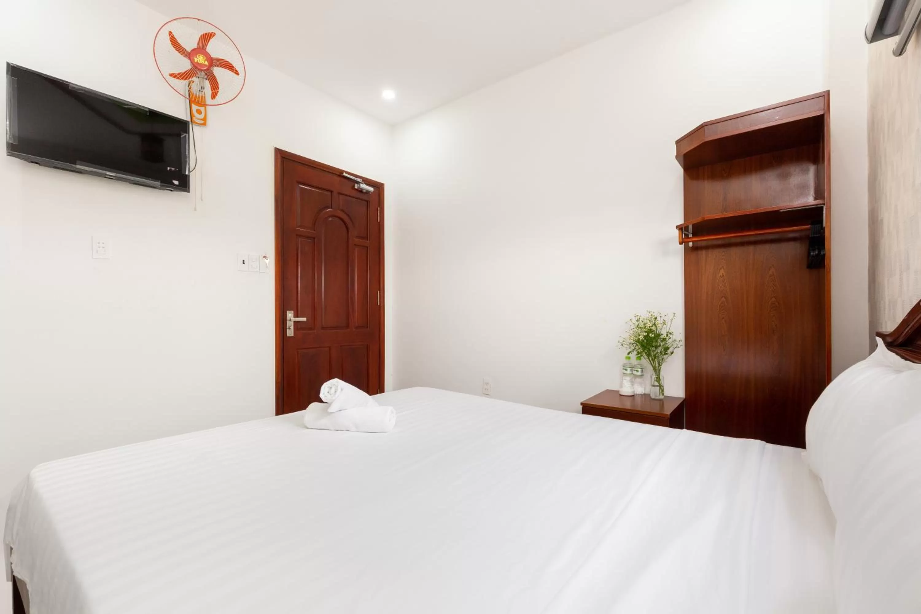 Photo of the whole room, Bed in Luxury Vườn Lài Hotel
