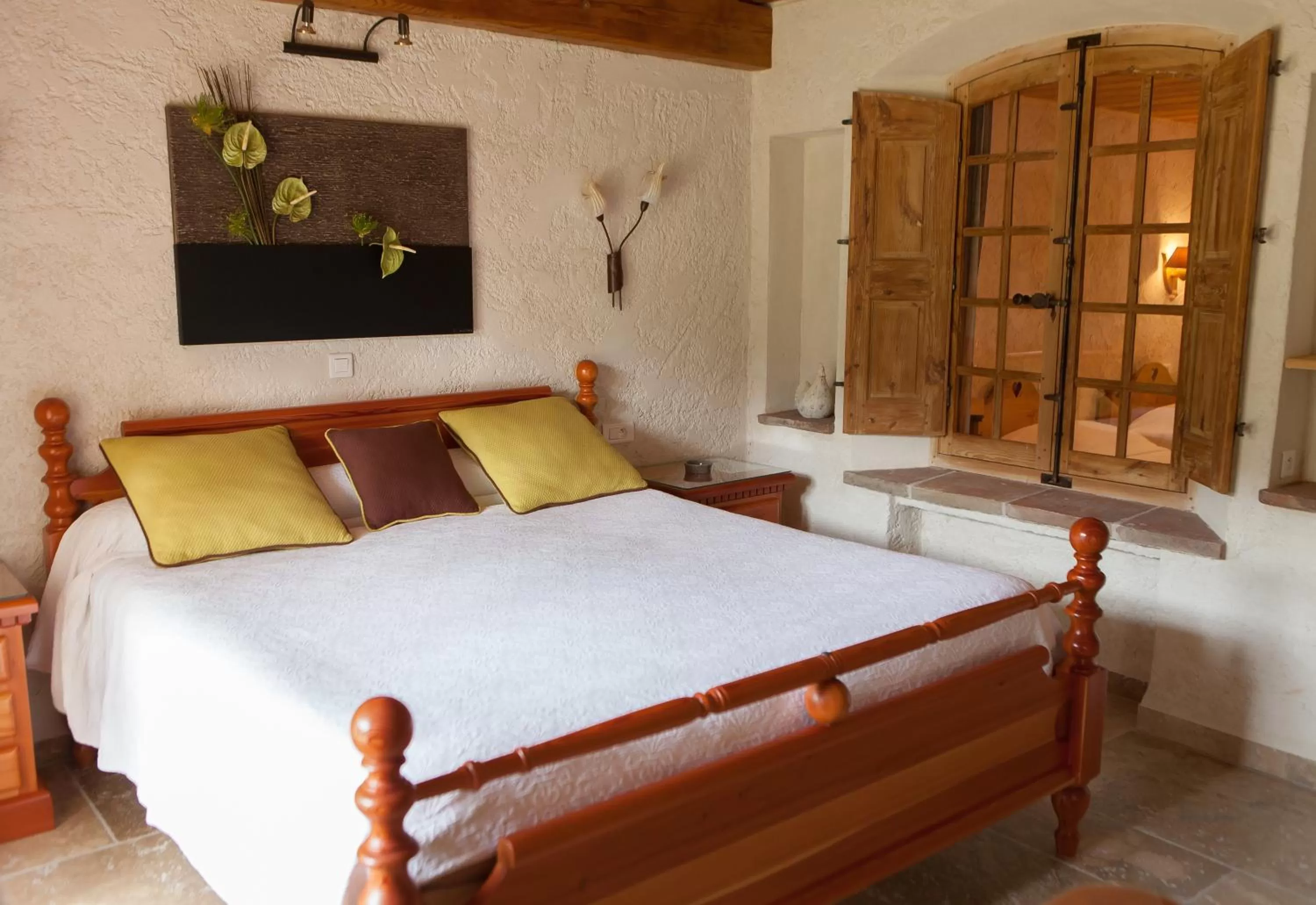 Photo of the whole room, Bed in L' Escapade Hôtel & Restaurant