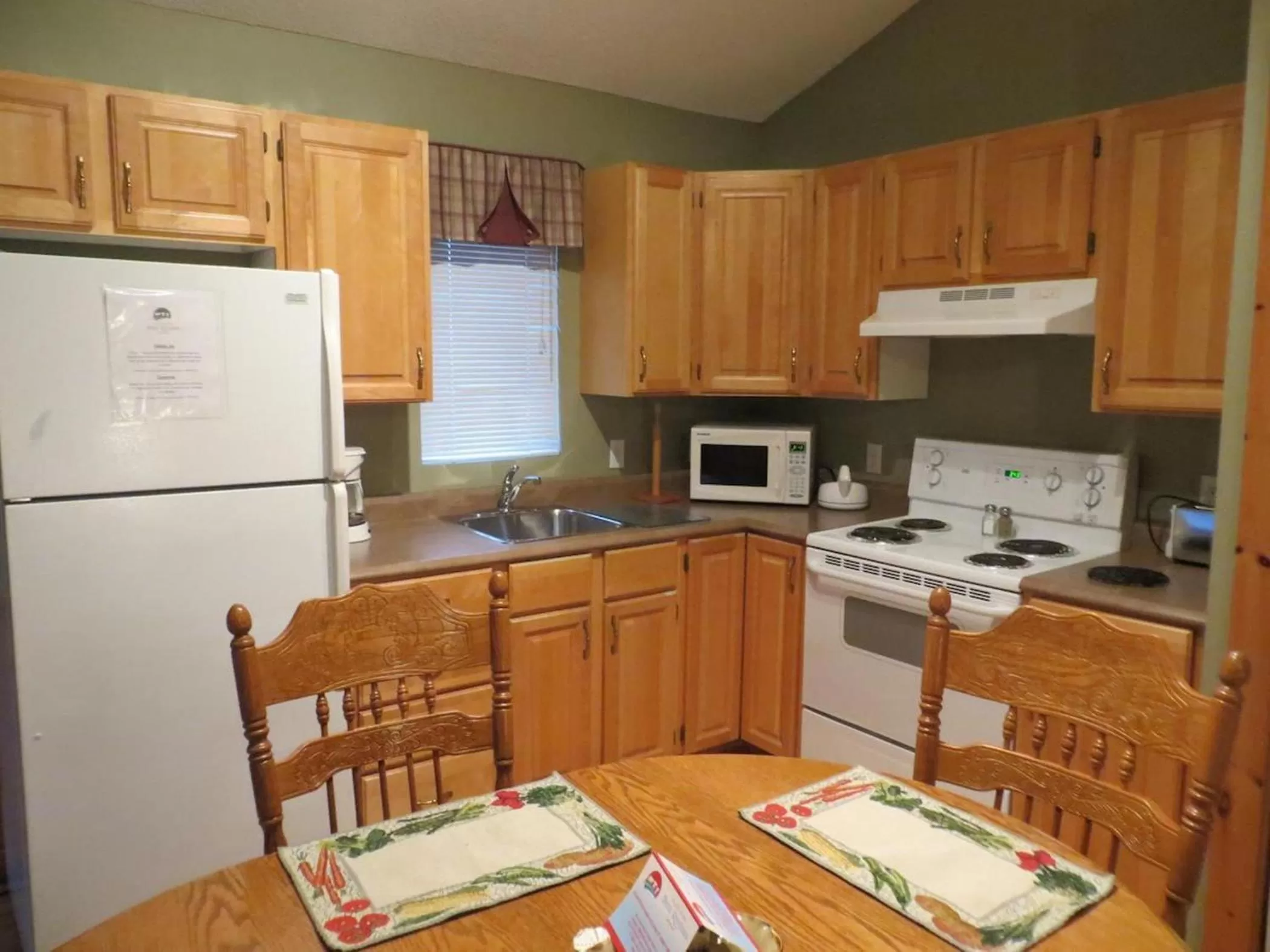 Kitchen or kitchenette in Villegiature Deux Rivieres Resort