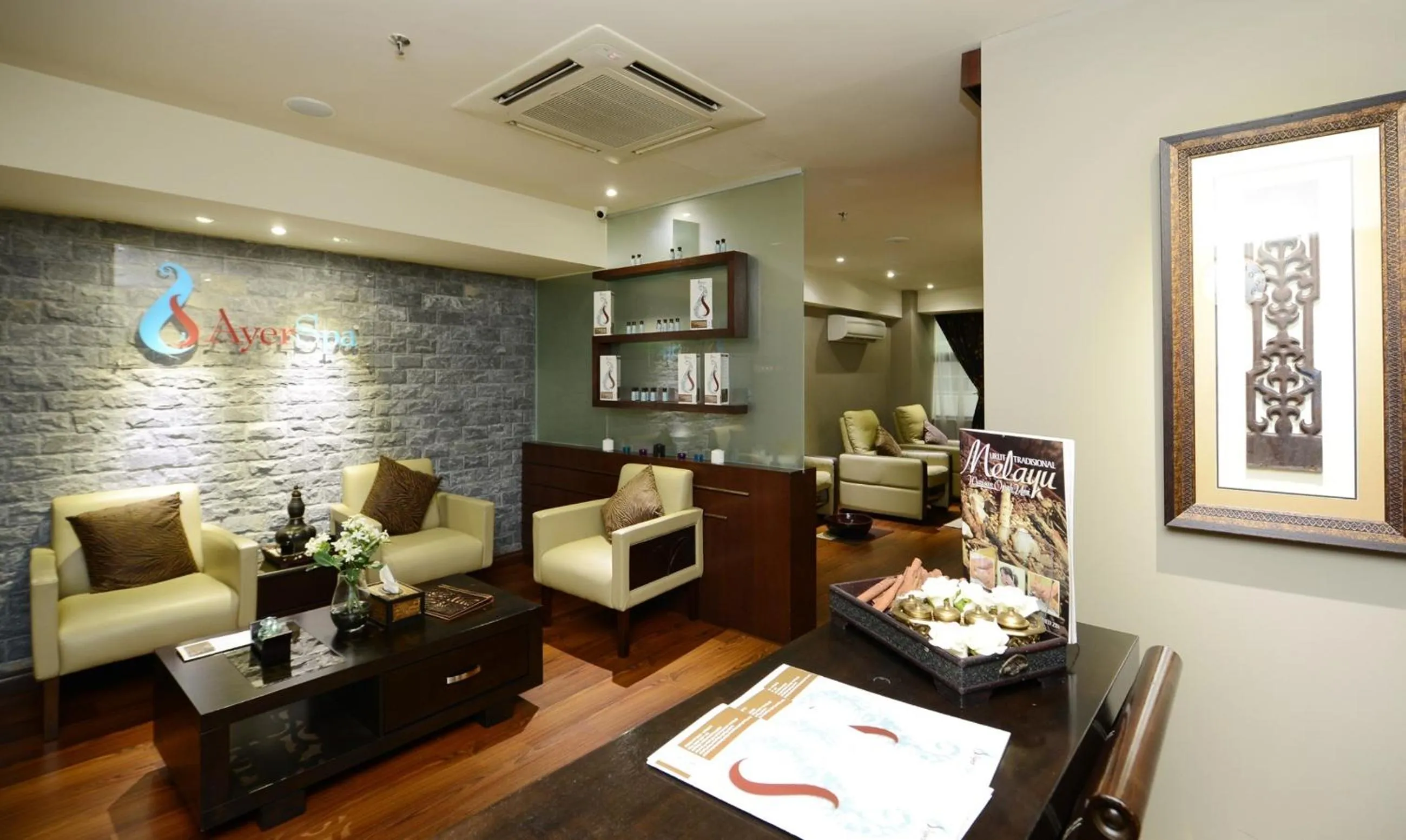 Massage in Pacific Regency Hotel Suites