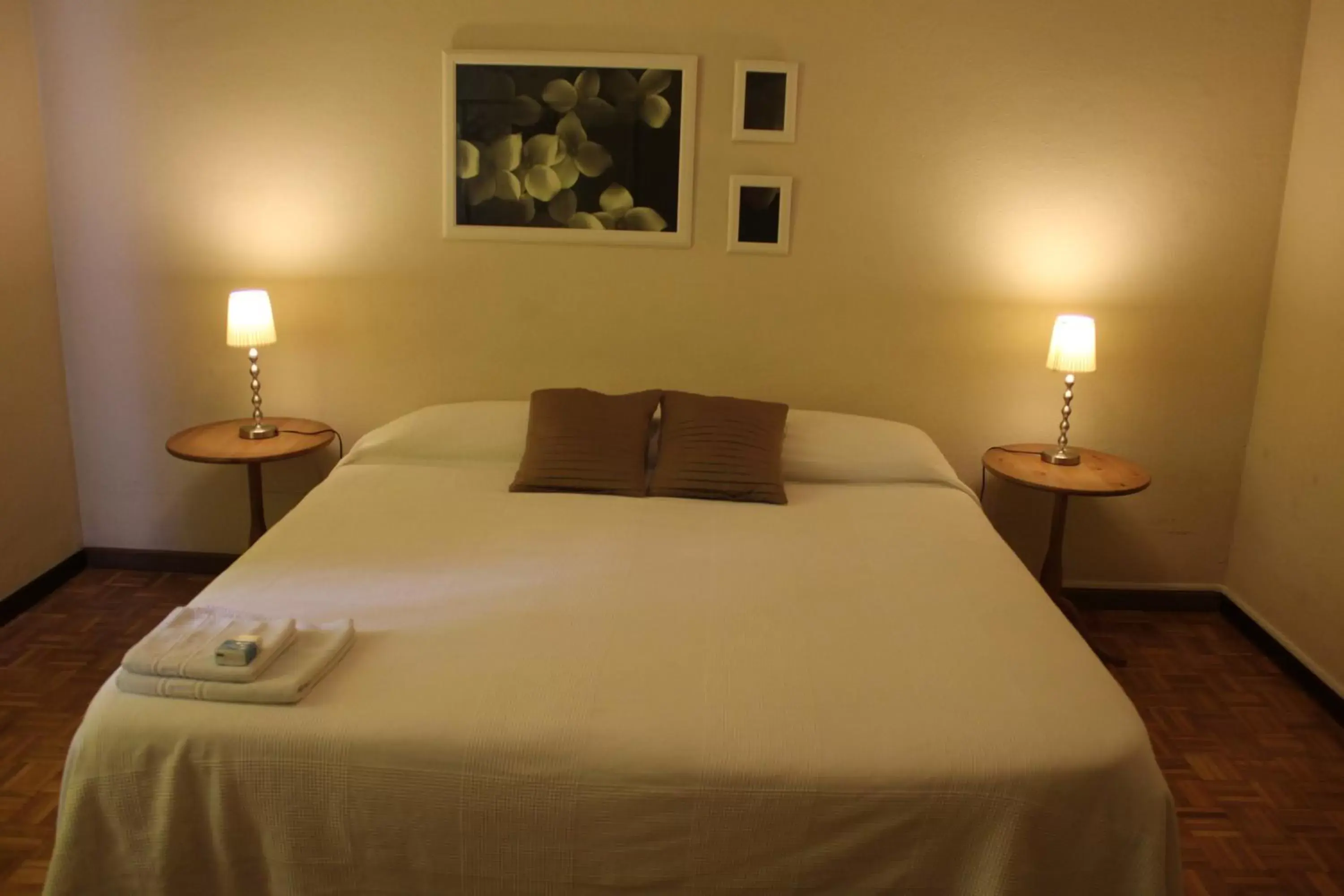 Economy Double Room with Shared Bathroom in Ally's Bed&Breakfast, Economy Double Room with Shared Bathroom in Ally's Bed&Breakfast,