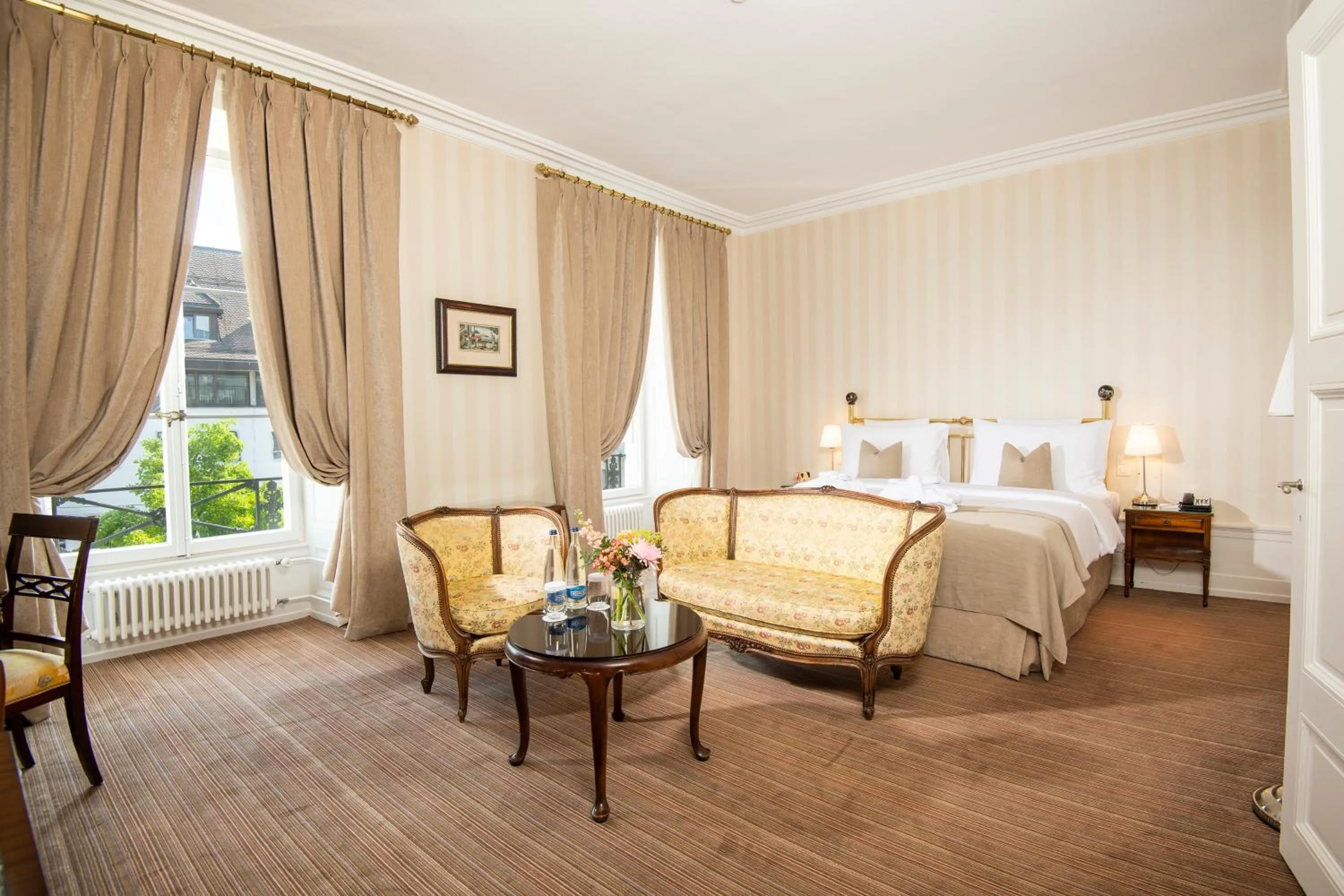 Photo of the whole room, Bed in Hôtel Des Trois Couronnes & Spa - The Leading Hotels of the World
