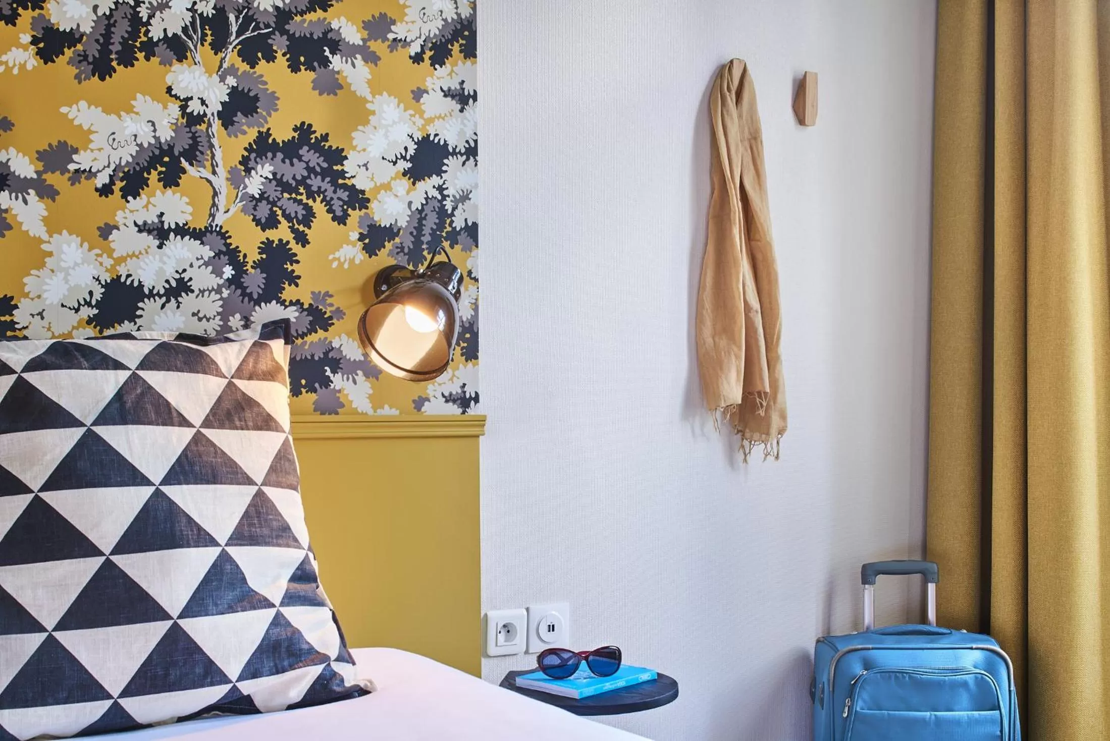 Bed in Hôtel Stanley by HappyCulture