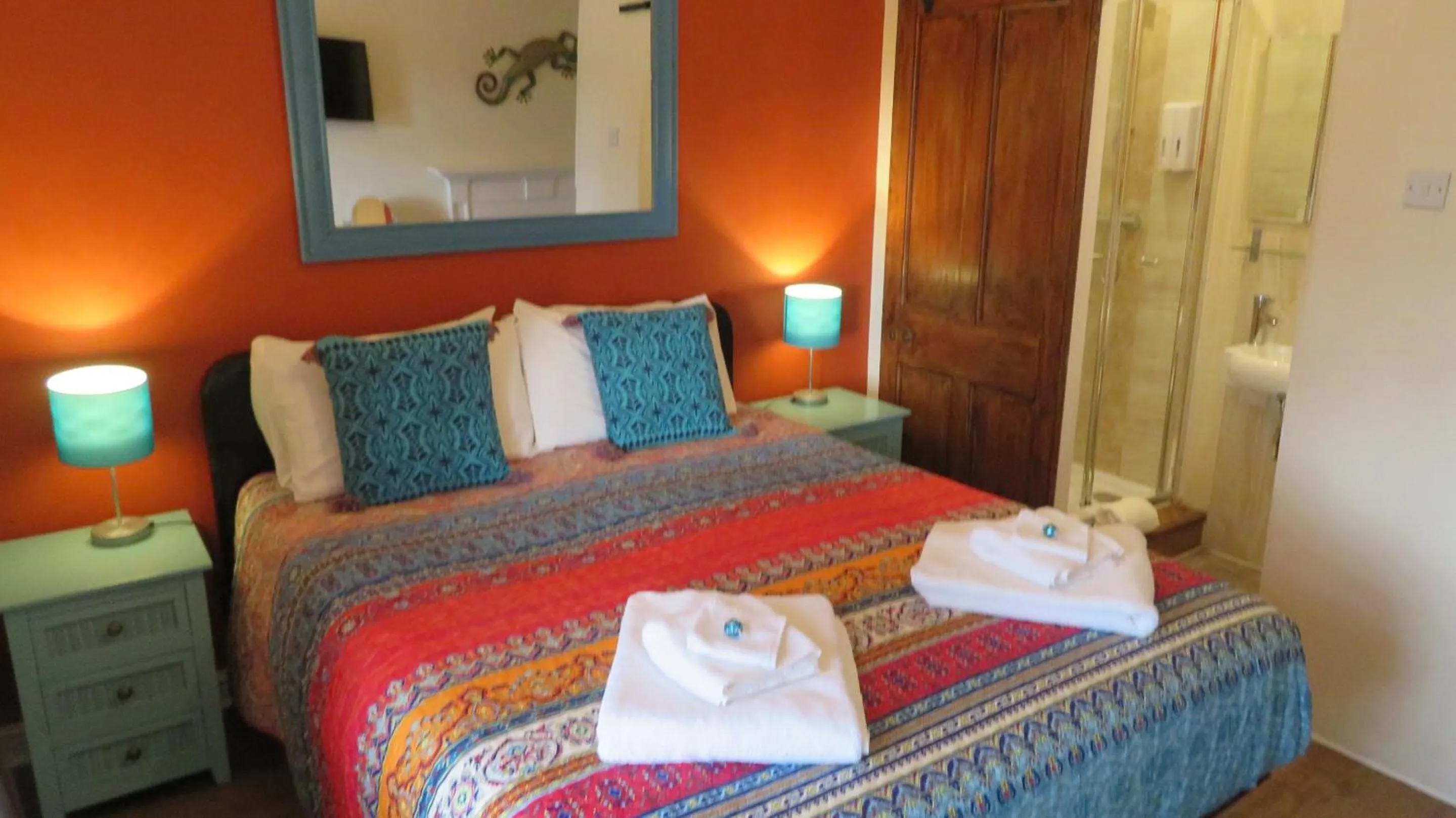 Double Room with Private Bathroom in The Wheatsheaf