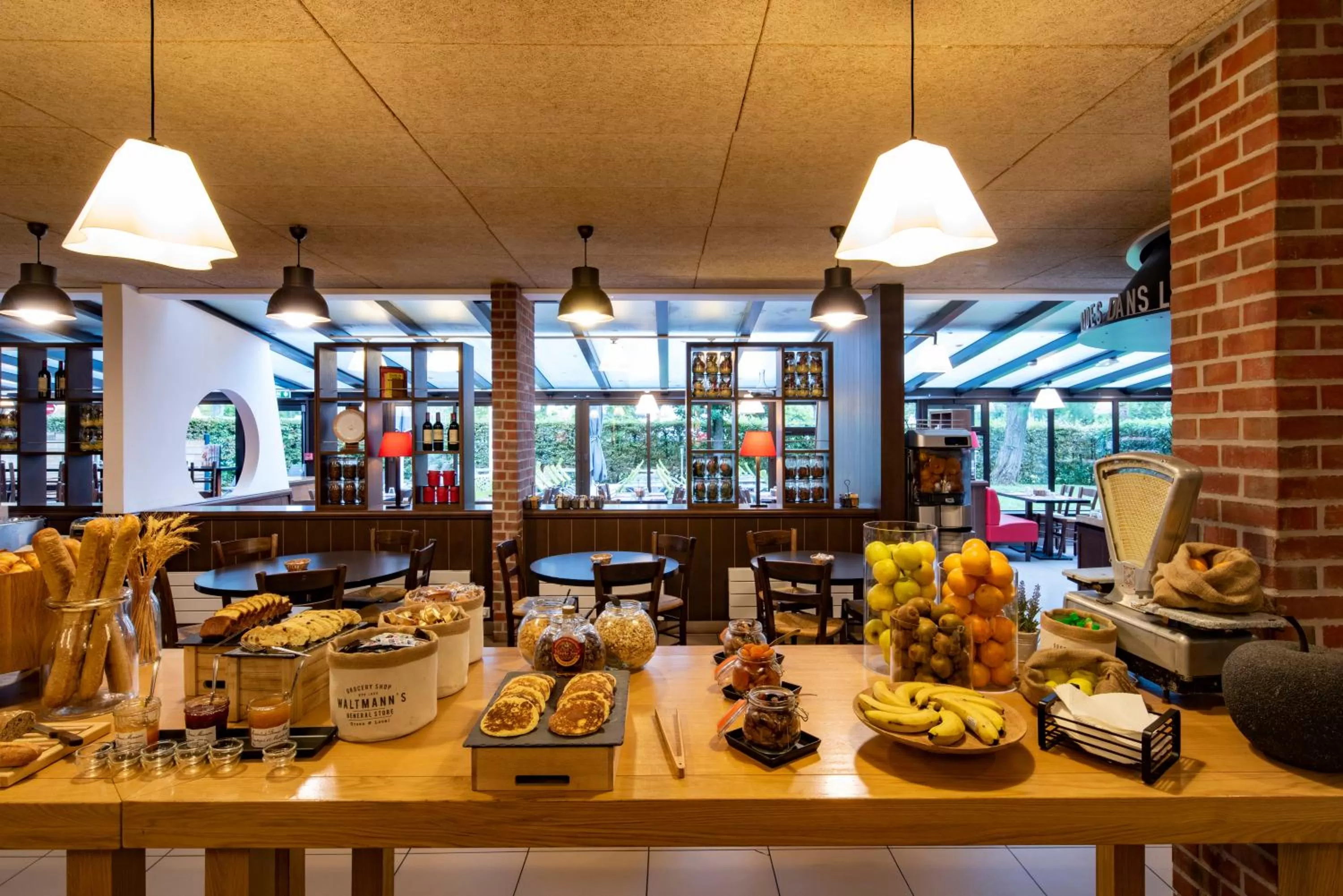 Restaurant/places to eat in ibis Styles Parc des Expositions de Villepinte