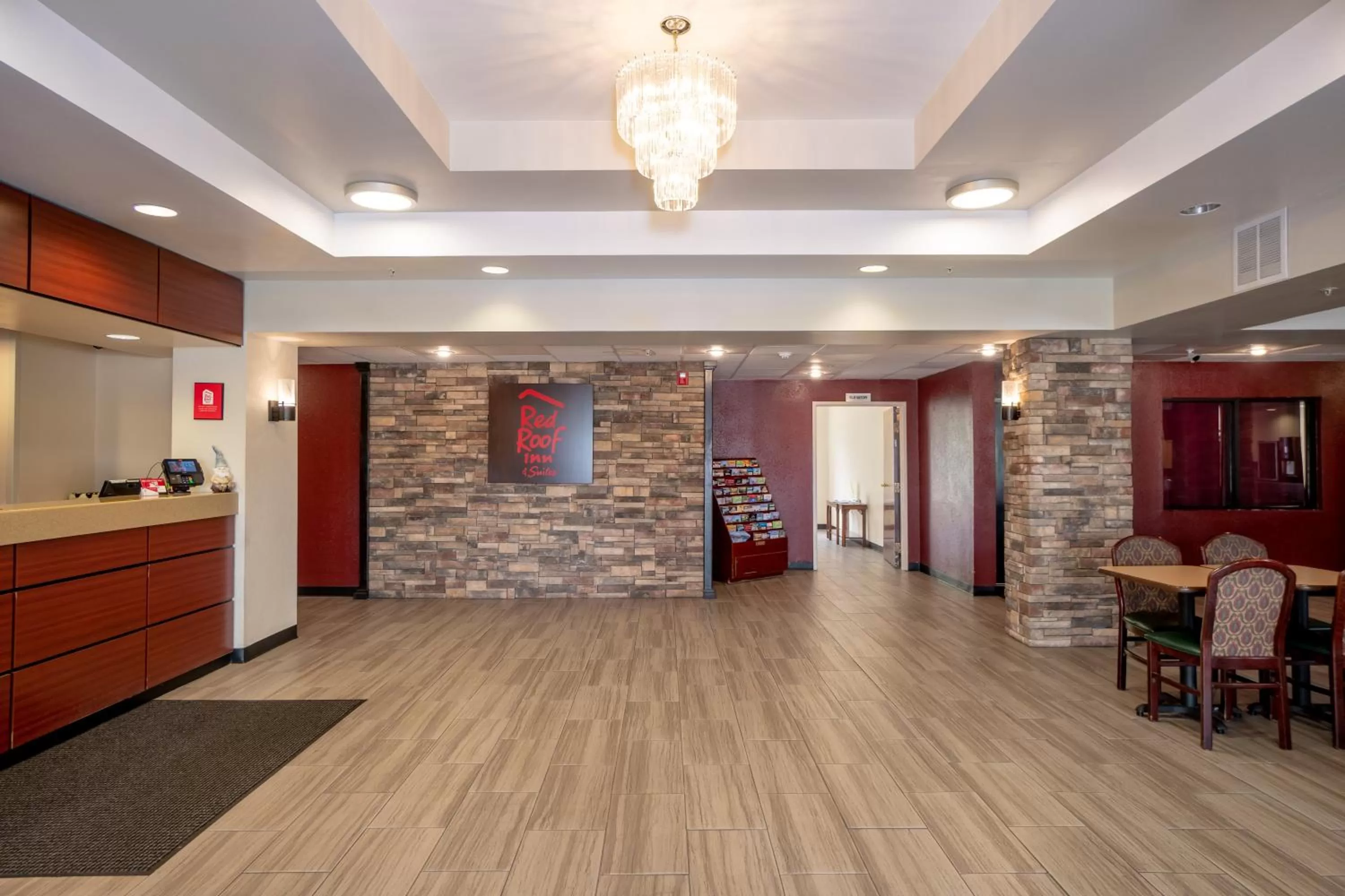 Lobby or reception in Red Roof Inn & Suites Indianapolis Airport