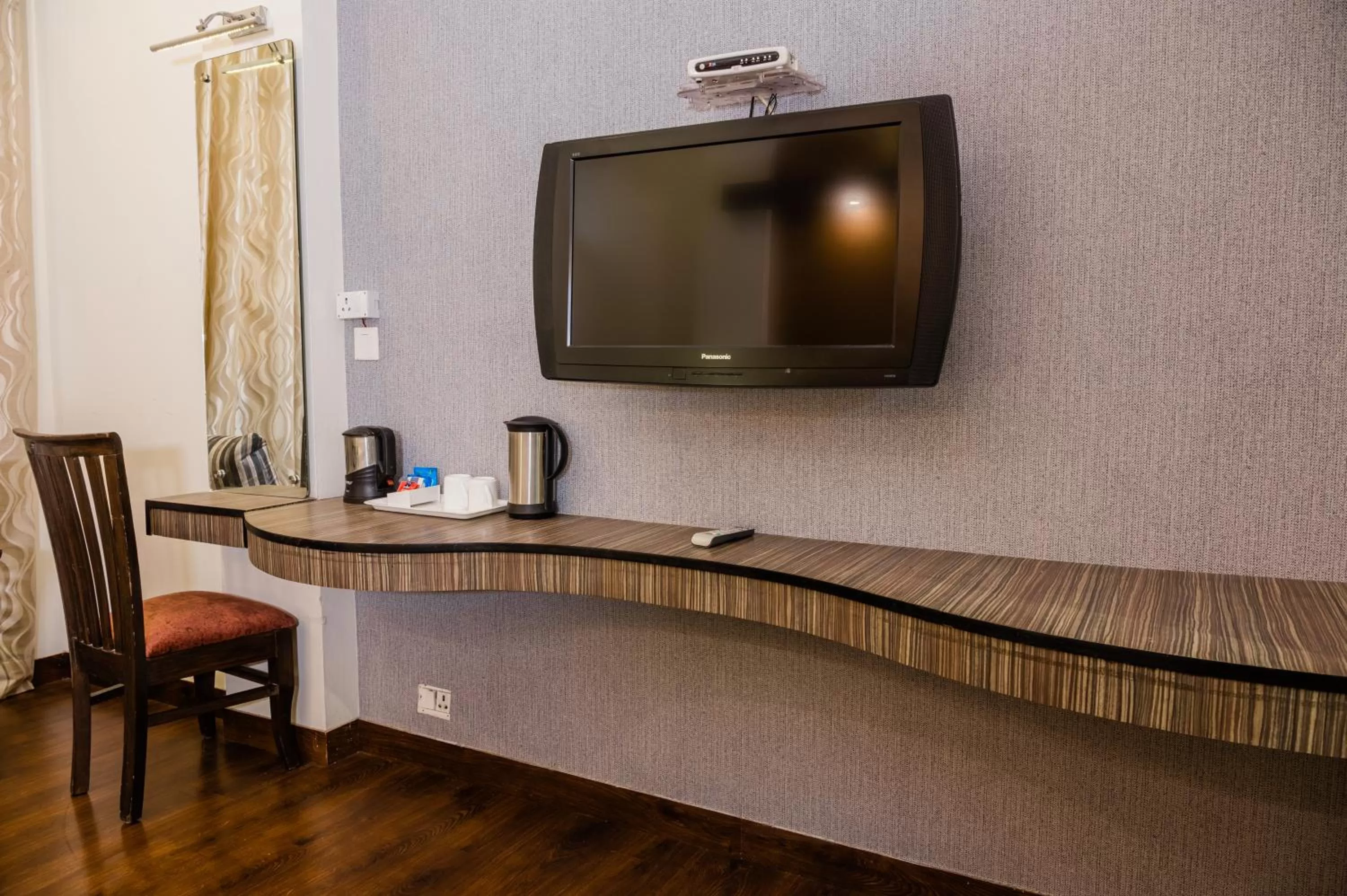 TV and multimedia in Hotel Shiva Continental