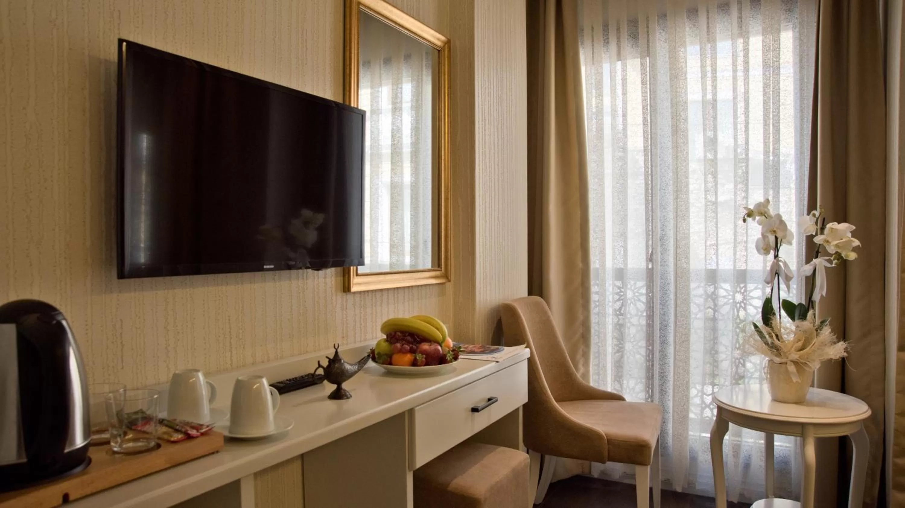 TV and multimedia, TV/Entertainment Center in Pruva Hotel