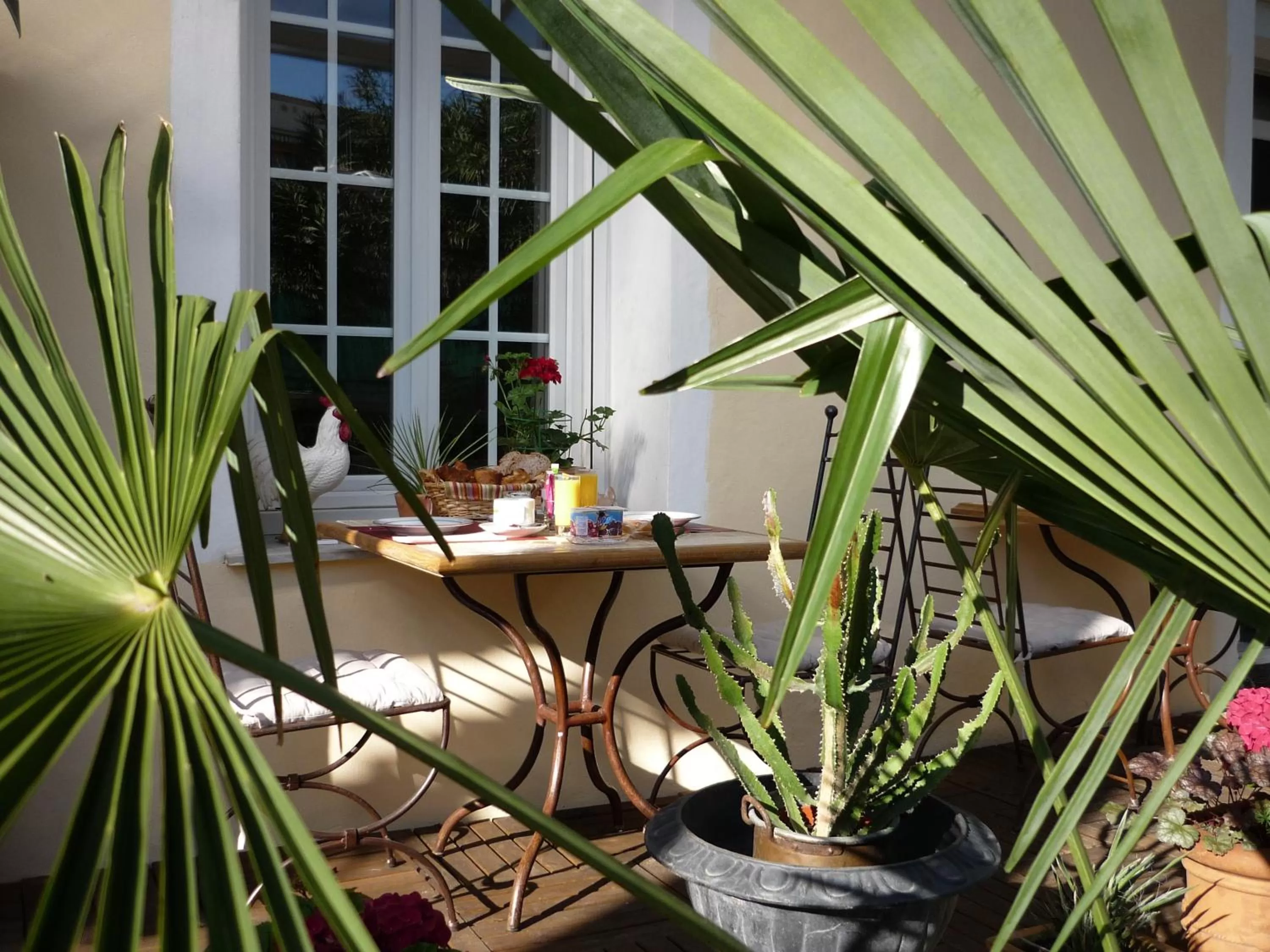 Balcony/Terrace in Logis Hôtel Villa Victorine