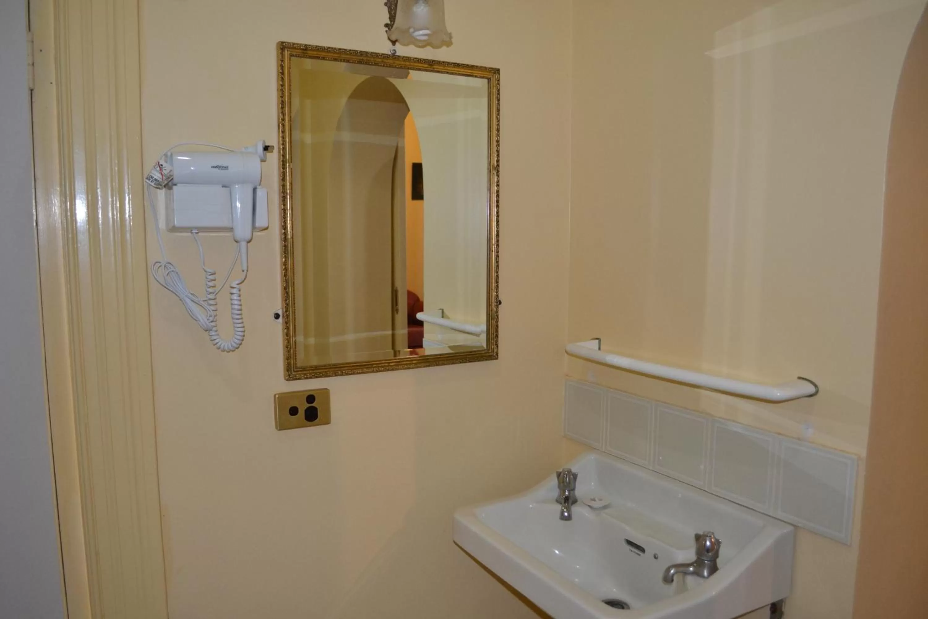 Toilet in Hydro Hotel