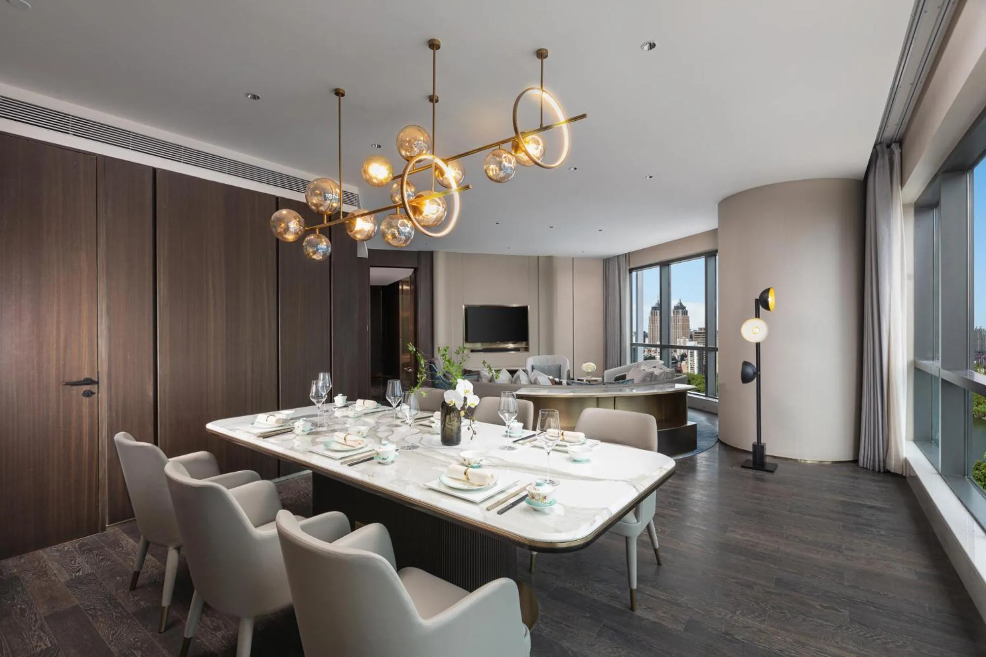 TV and multimedia in HUALUXE Shanghai Changfeng Park - Park Lake View