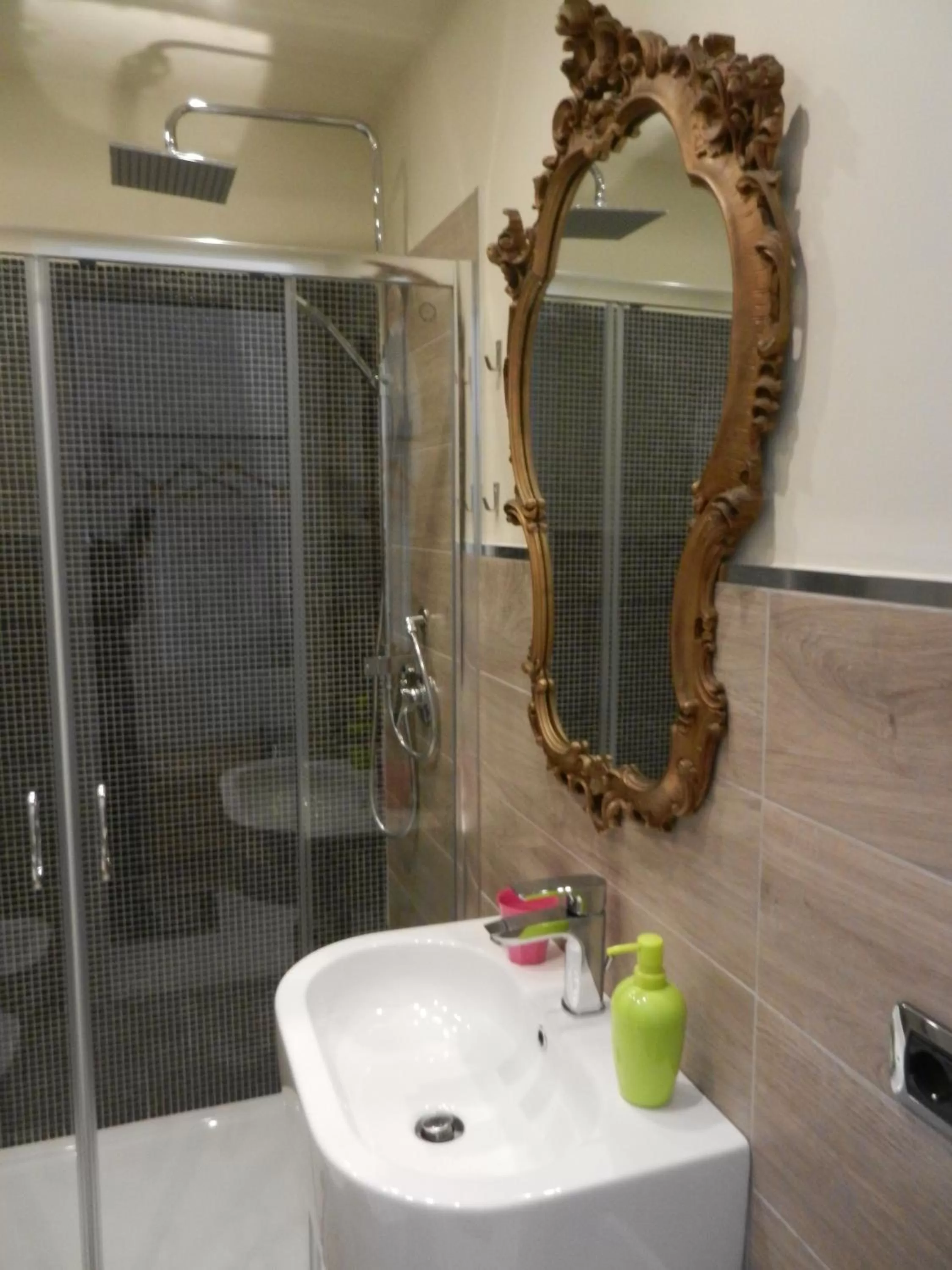 Bathroom in RossoCorallo B&B