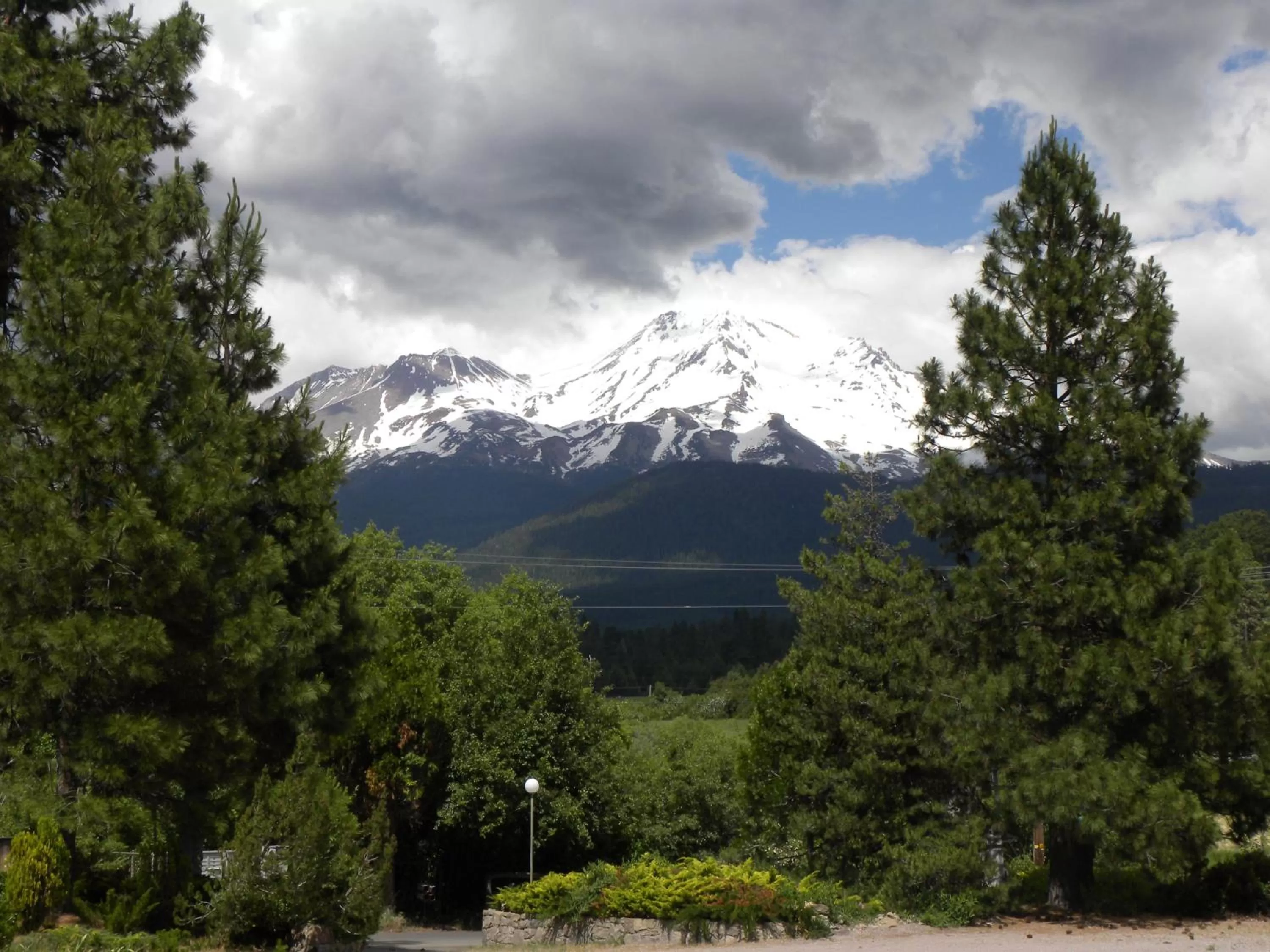 Patio, Mountain View in Mount Shasta Ranch Bed and Breakfast
