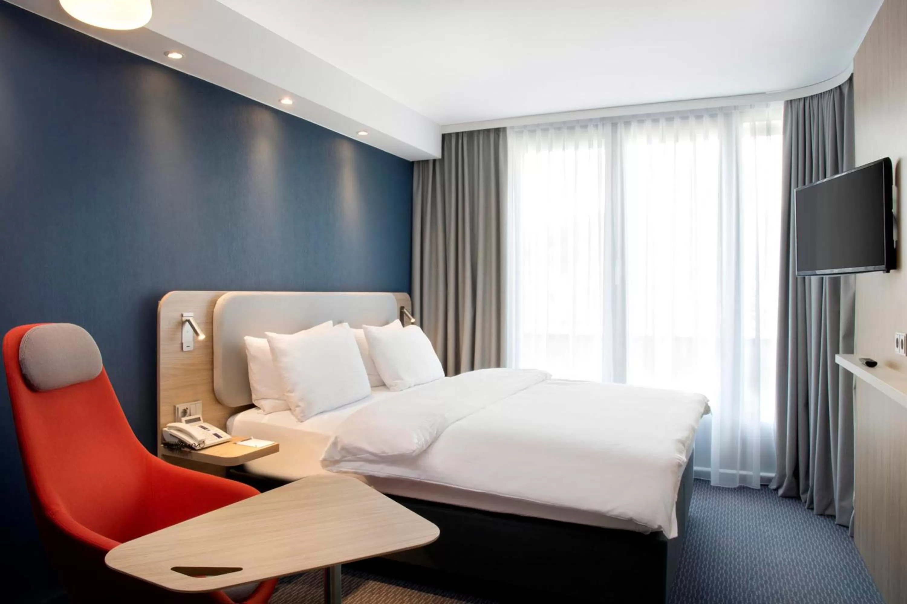 Photo of the whole room, Bed in Holiday Inn Express - Regensburg by IHG