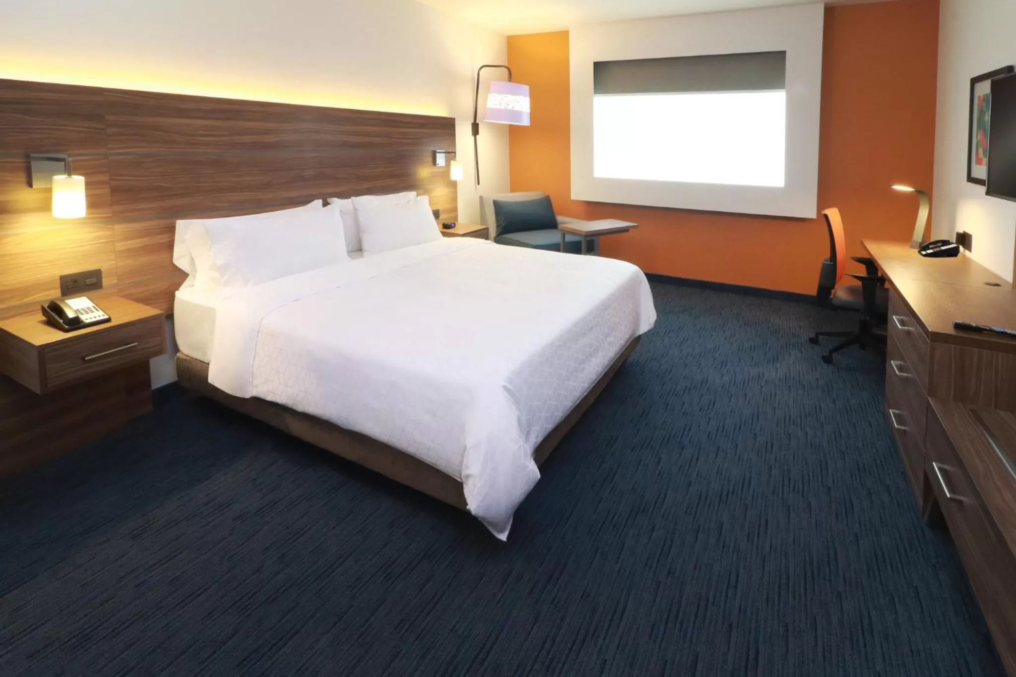 Photo of the whole room, Bed in Holiday Inn Express San Luis Potosí by IHG