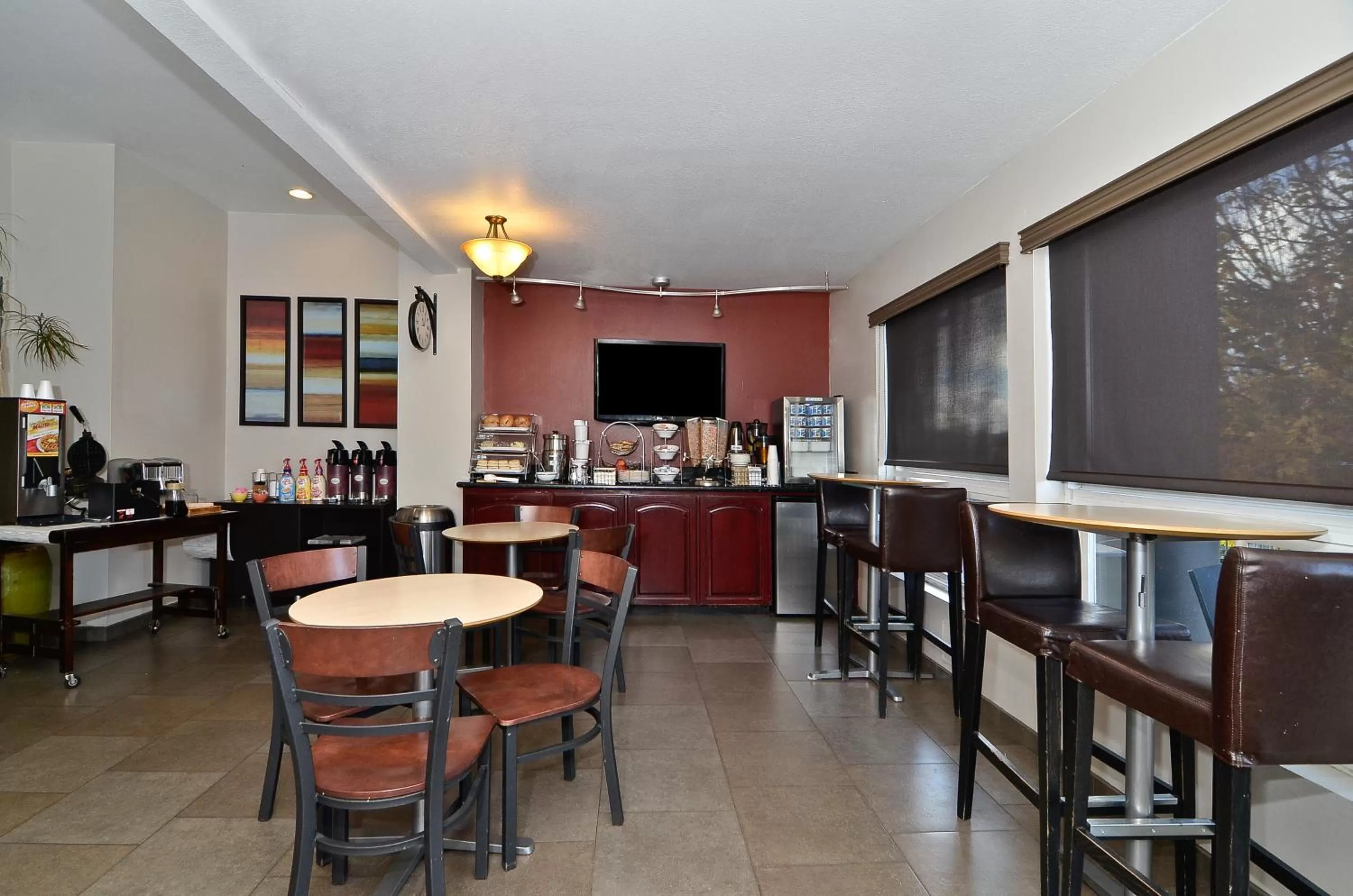 Restaurant/places to eat in Clackamas Inn and Suites