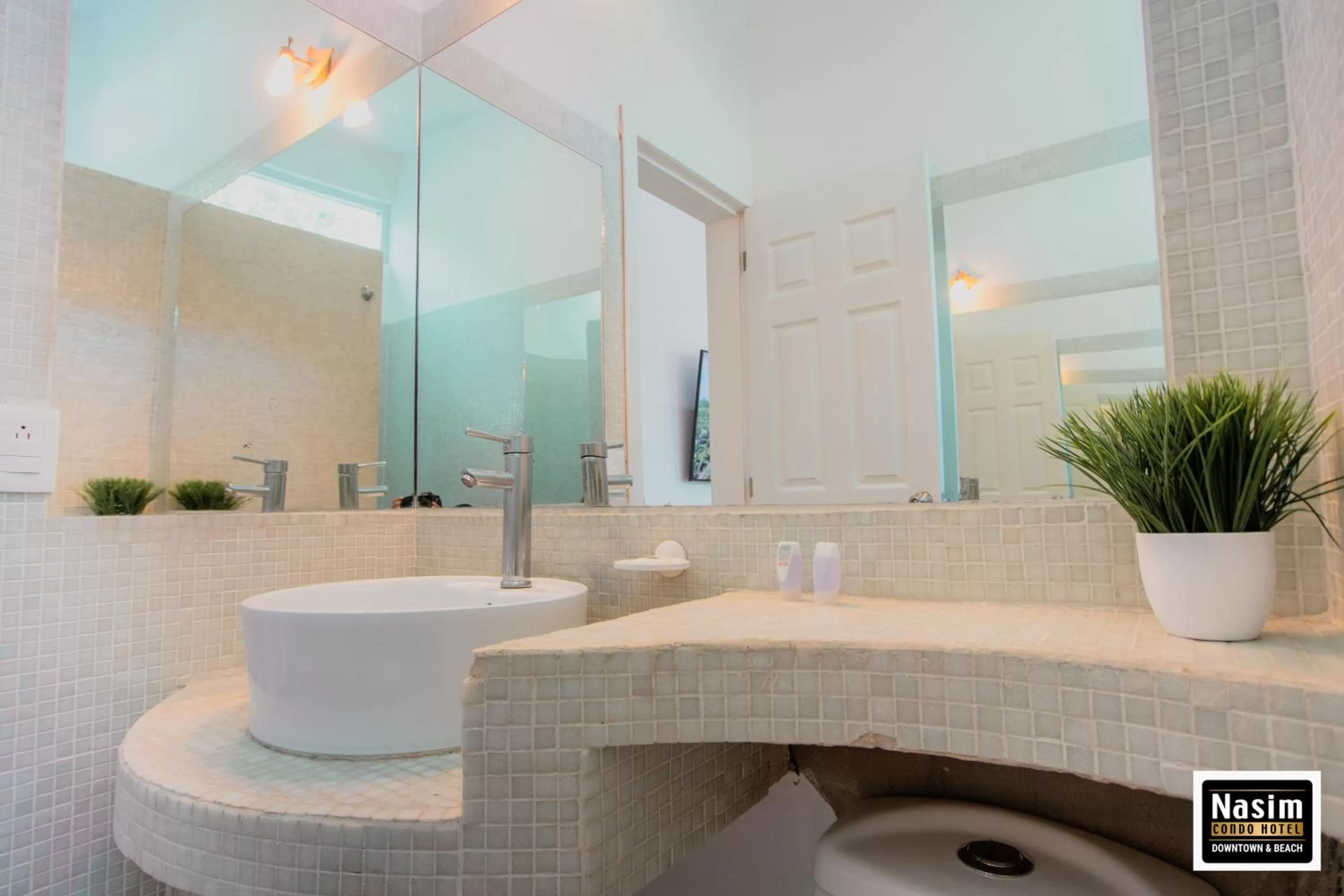 Nasim Condo Hotel con acceso BEACH CLUB GRATIS, metros 5th AVENIDA