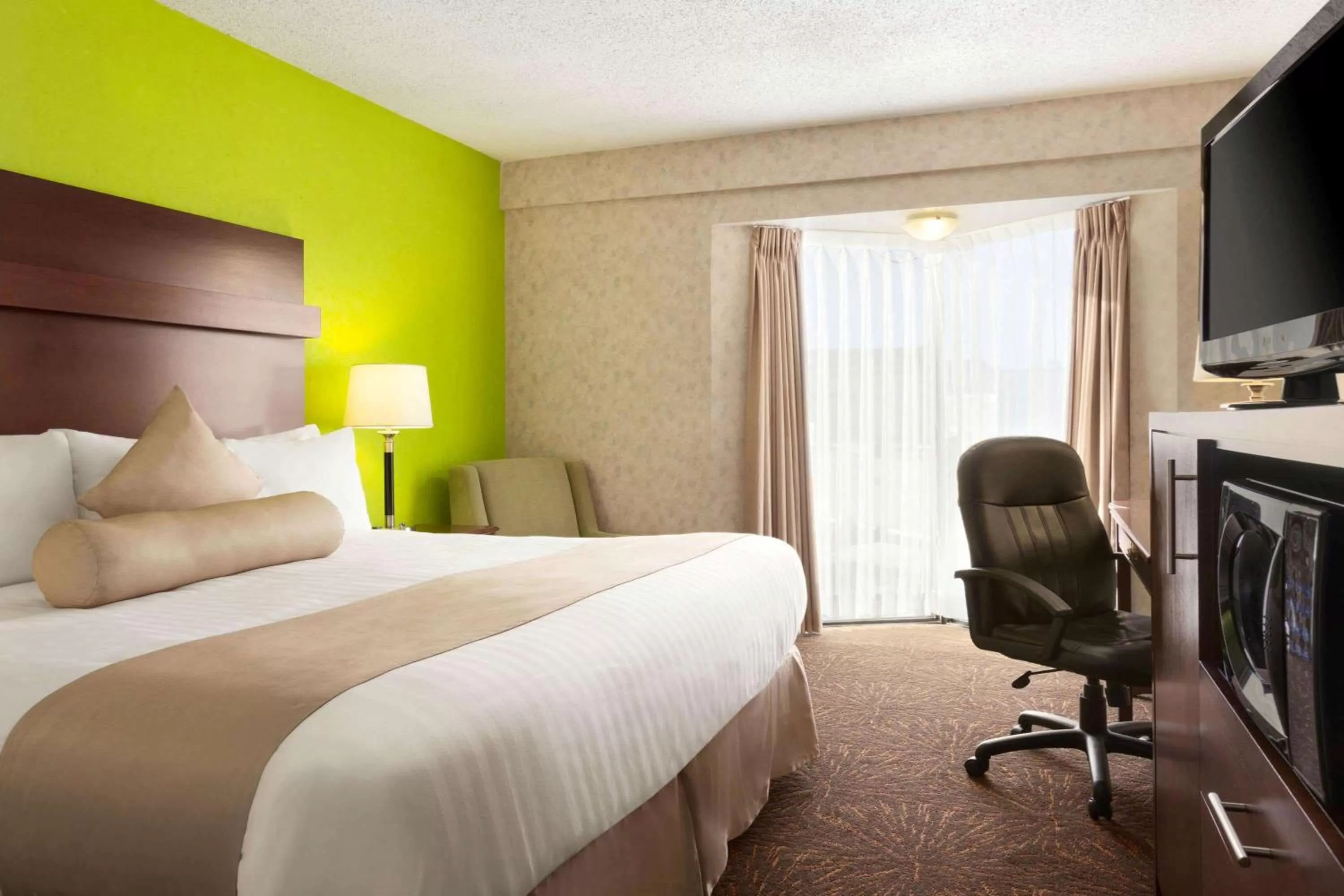 Photo of the whole room in Travelodge by Wyndham Lloydminster