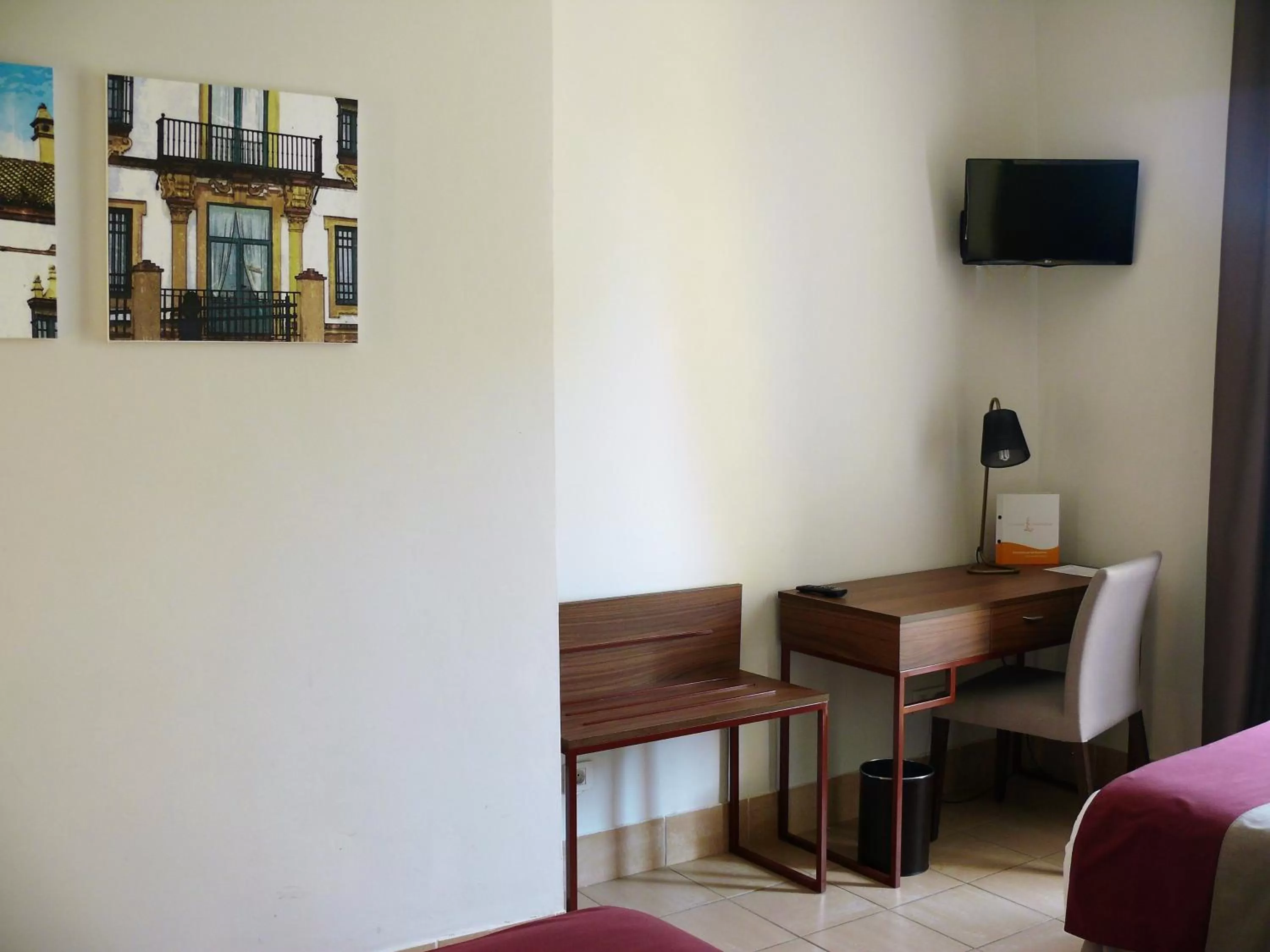 TV and multimedia in Hotel Oromana