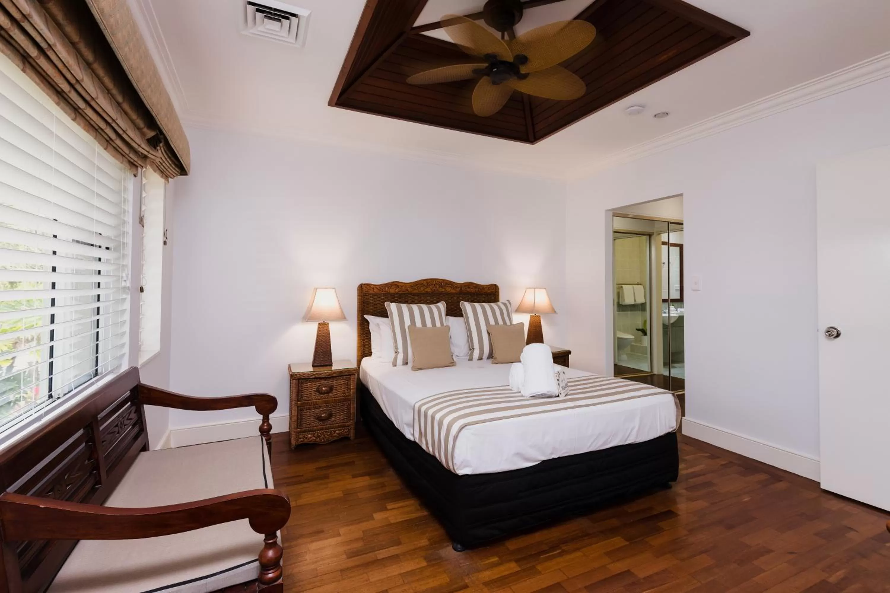 Bed in Villa Beach Palm Cove