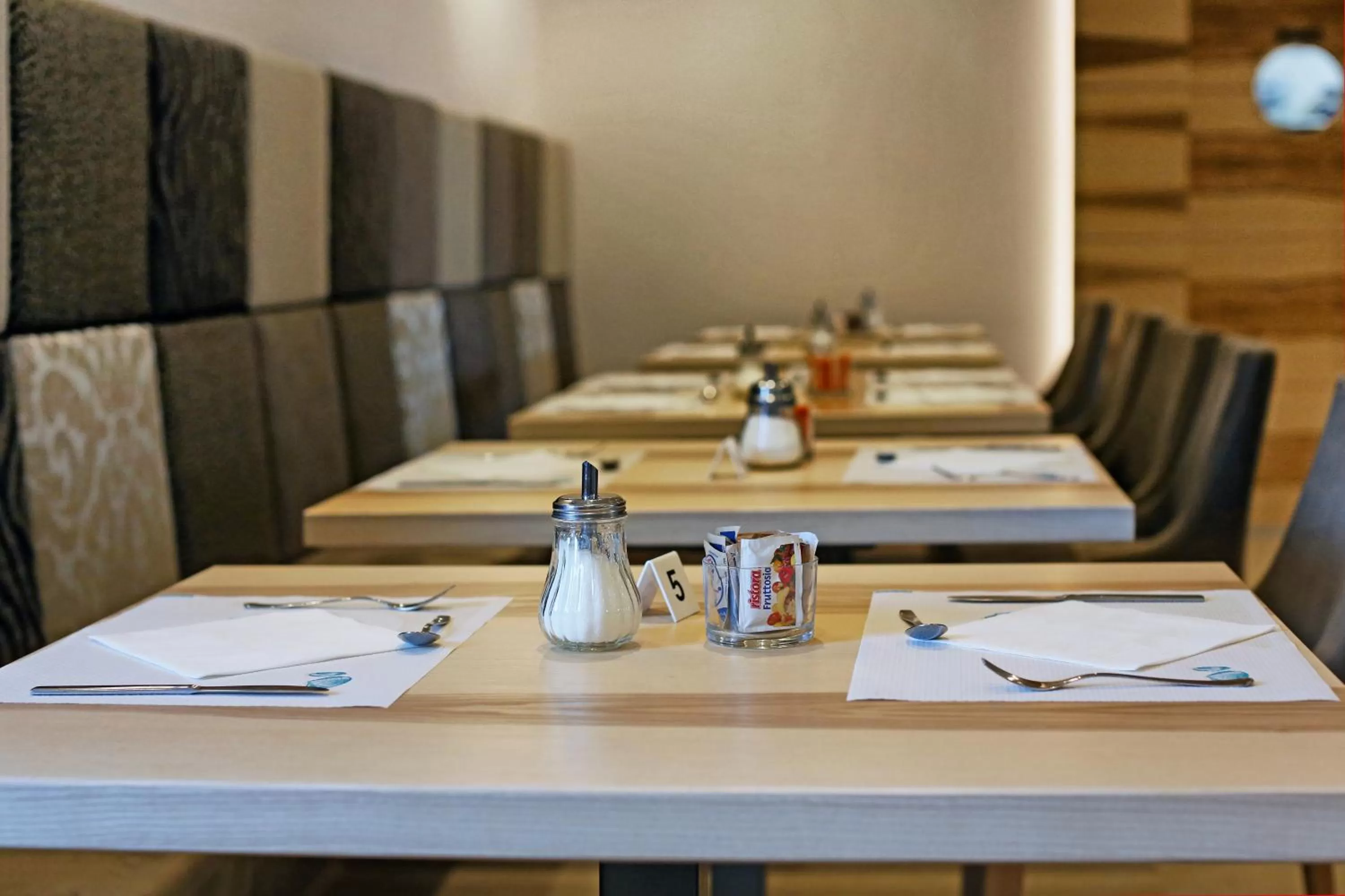 Restaurant/places to eat in Hotel Garden