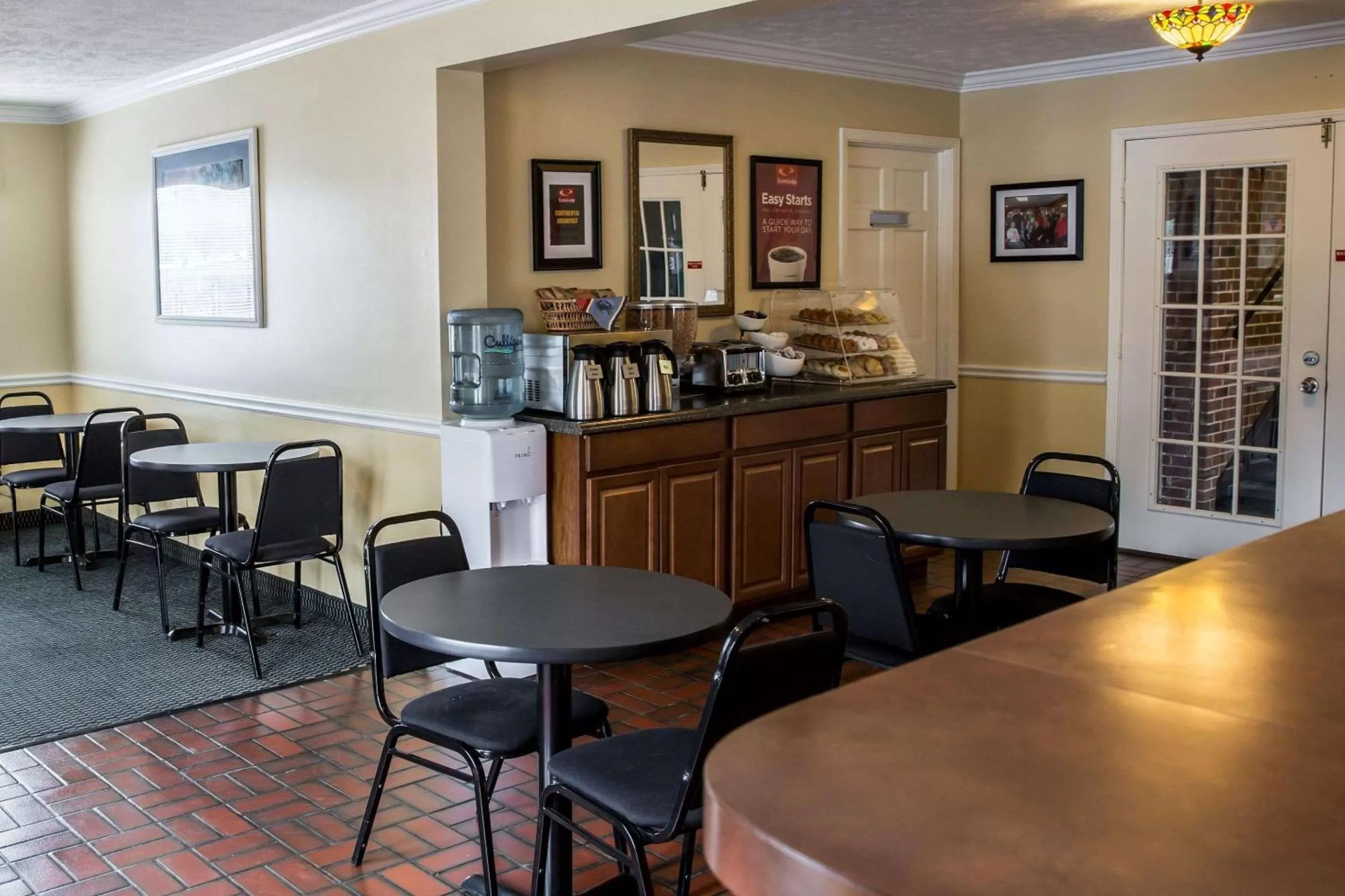 Restaurant/places to eat in Econo Lodge Crystal Coast