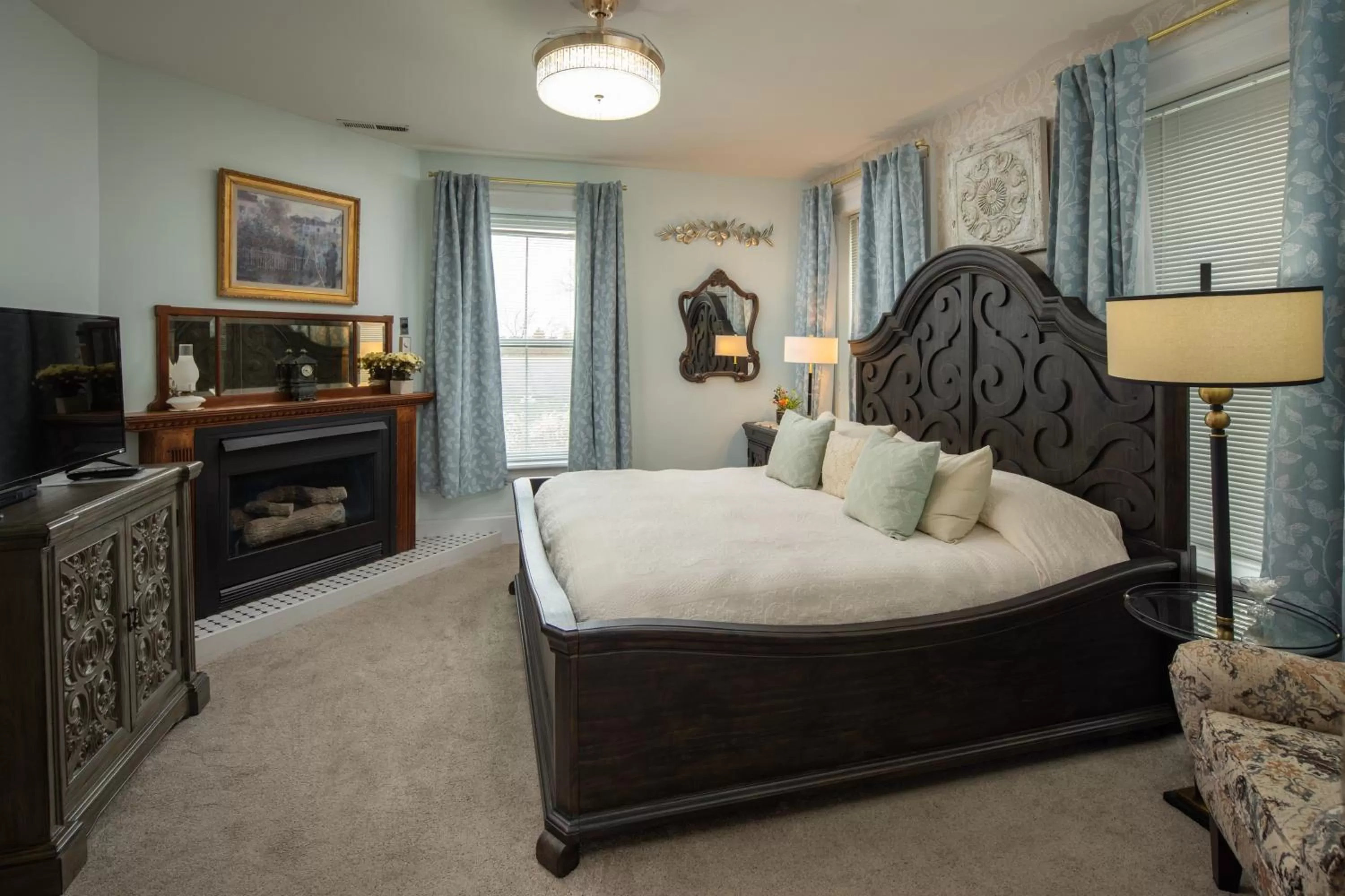 Deluxe King Room in Cloran Mansion Bed & Breakfast