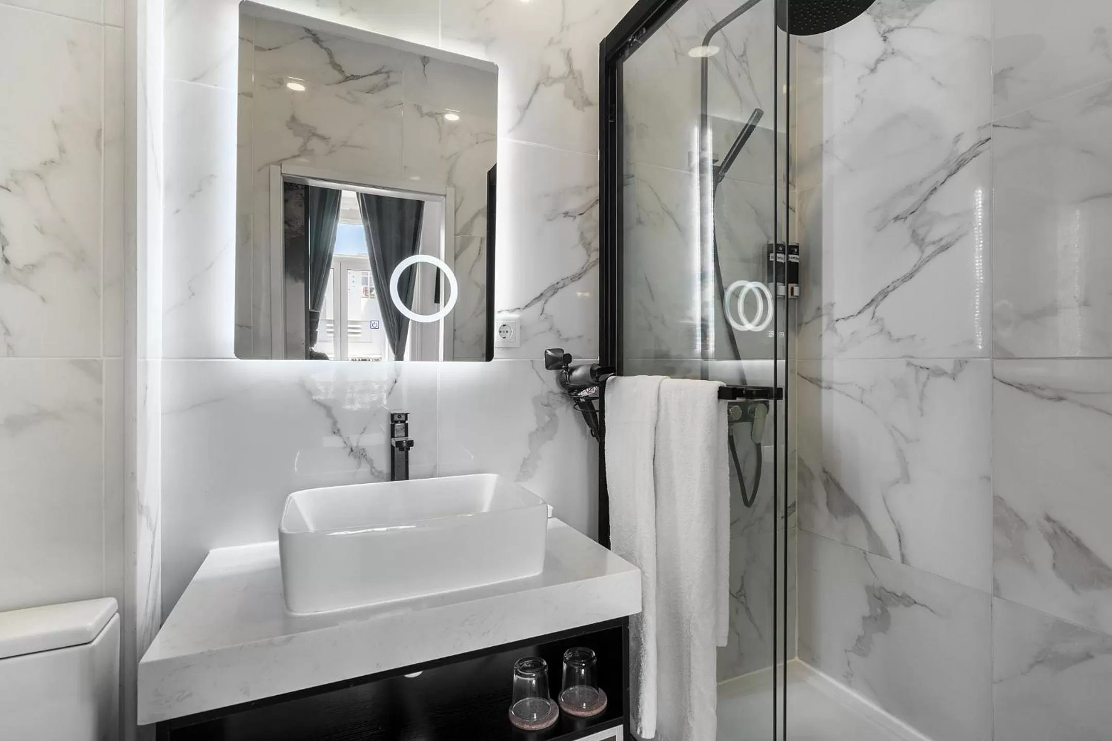 Shower in Lisbon 5 Hotel