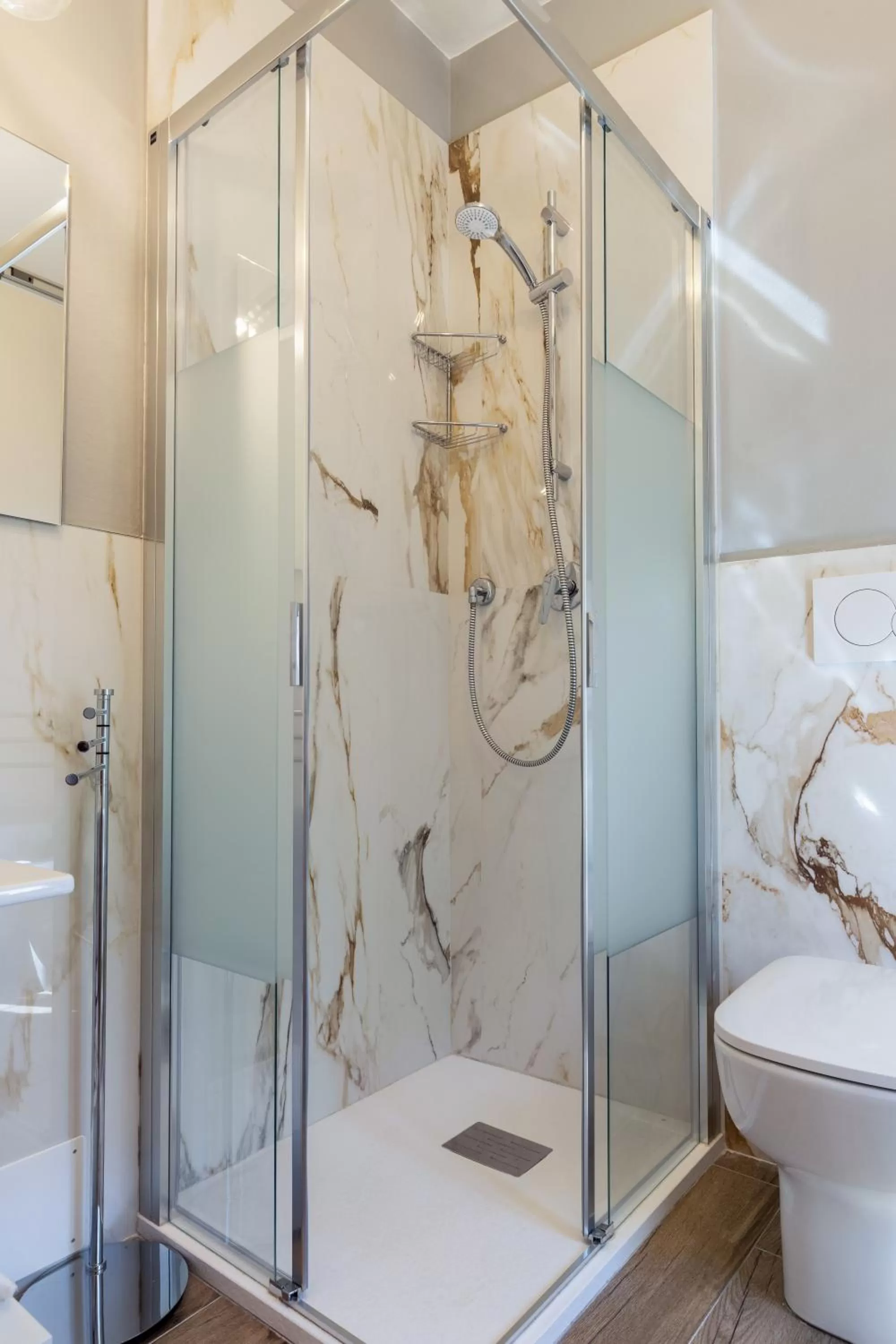 Shower, Bathroom in Ninfeo dell' Arancera